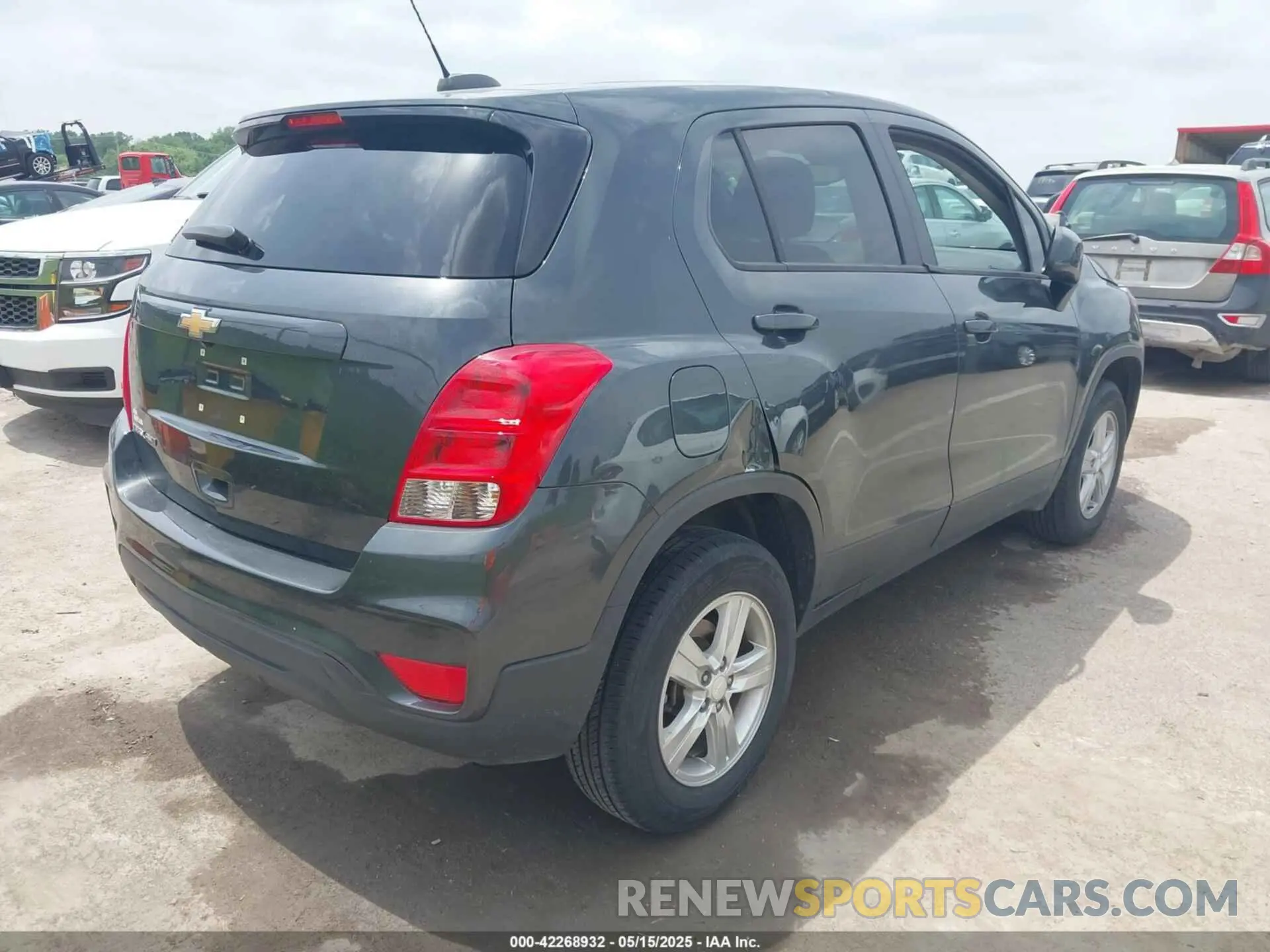 4 Photograph of a damaged car 3GNCJNSB6LL193338 CHEVROLET TRAX 2020