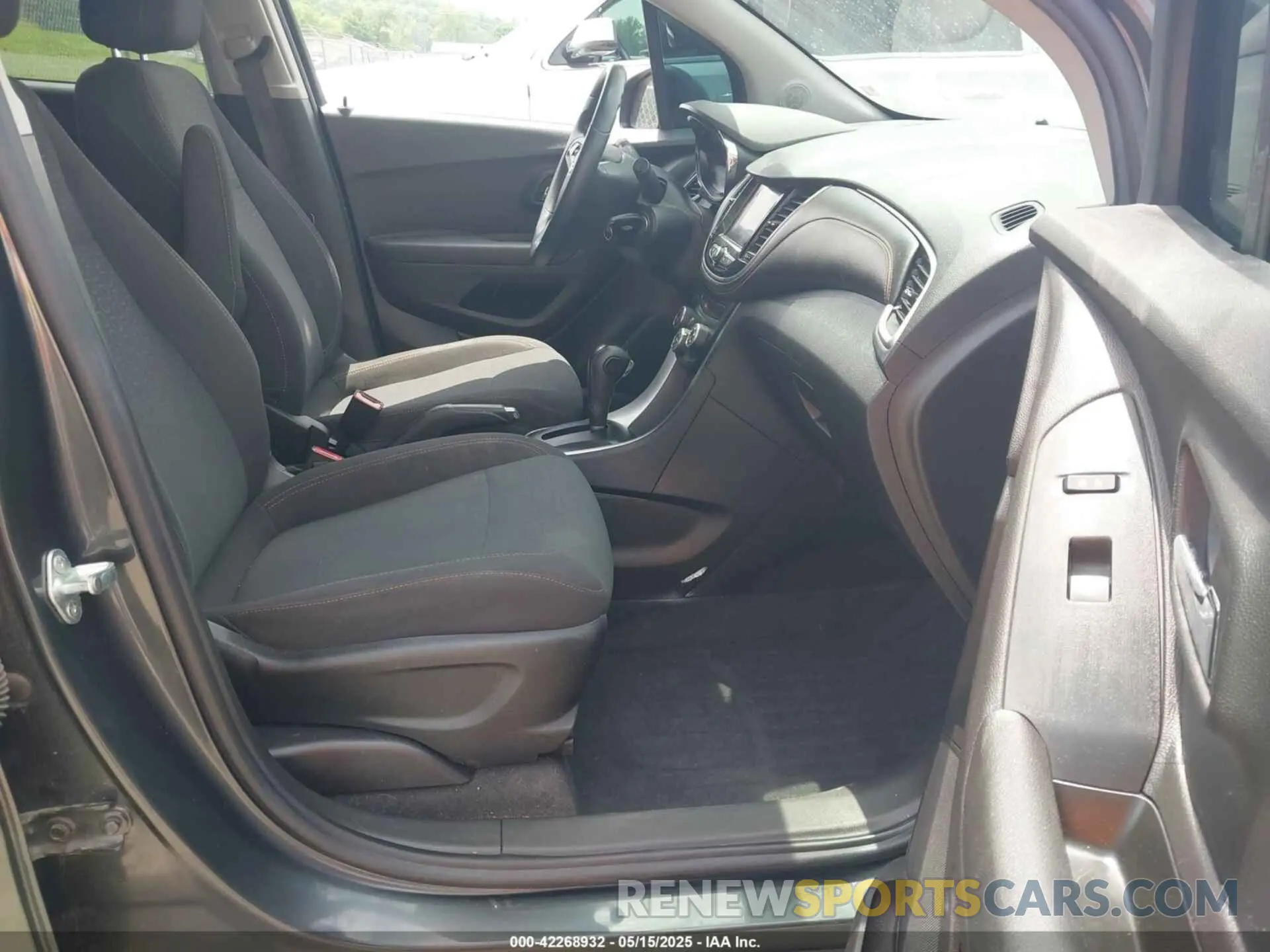 5 Photograph of a damaged car 3GNCJNSB6LL193338 CHEVROLET TRAX 2020
