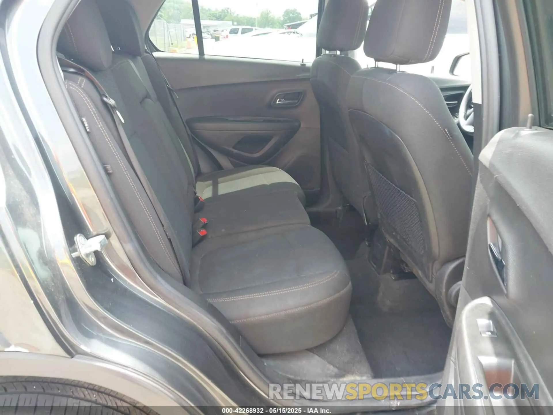8 Photograph of a damaged car 3GNCJNSB6LL193338 CHEVROLET TRAX 2020