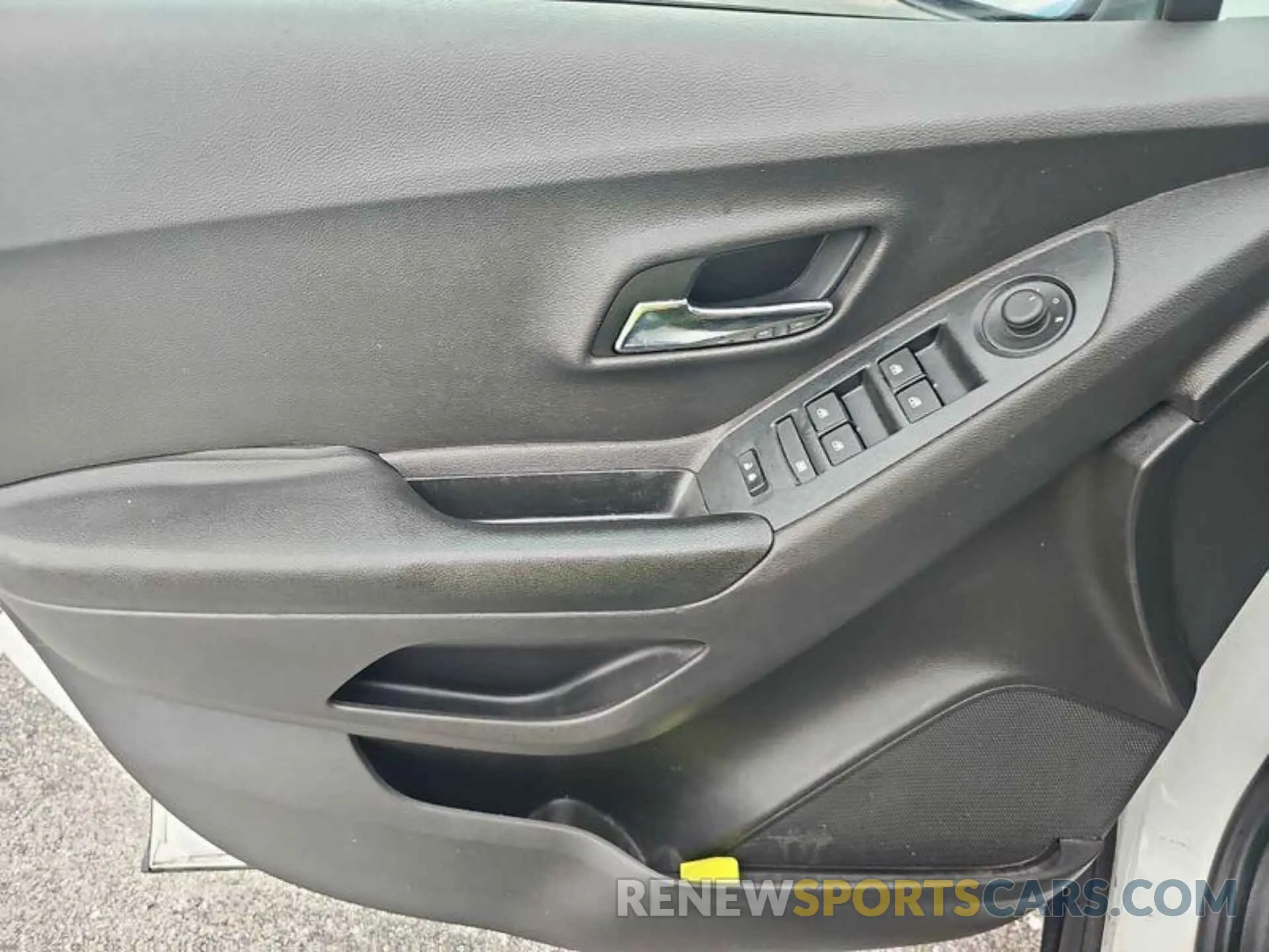 9 Photograph of a damaged car 3GNCJNSB6LL291382 CHEVROLET TRAX 2020