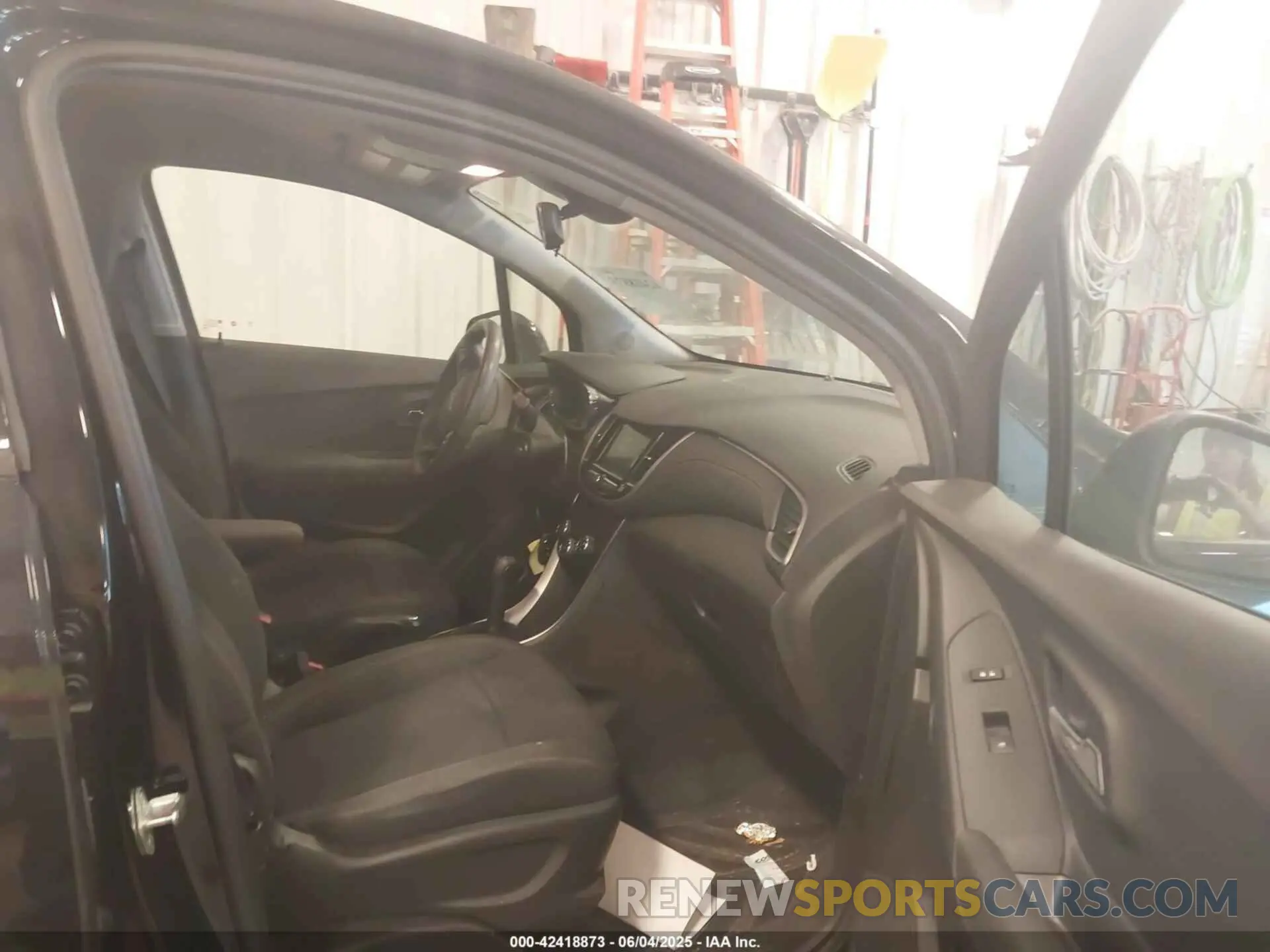 5 Photograph of a damaged car 3GNCJNSB8LL121704 CHEVROLET TRAX 2020