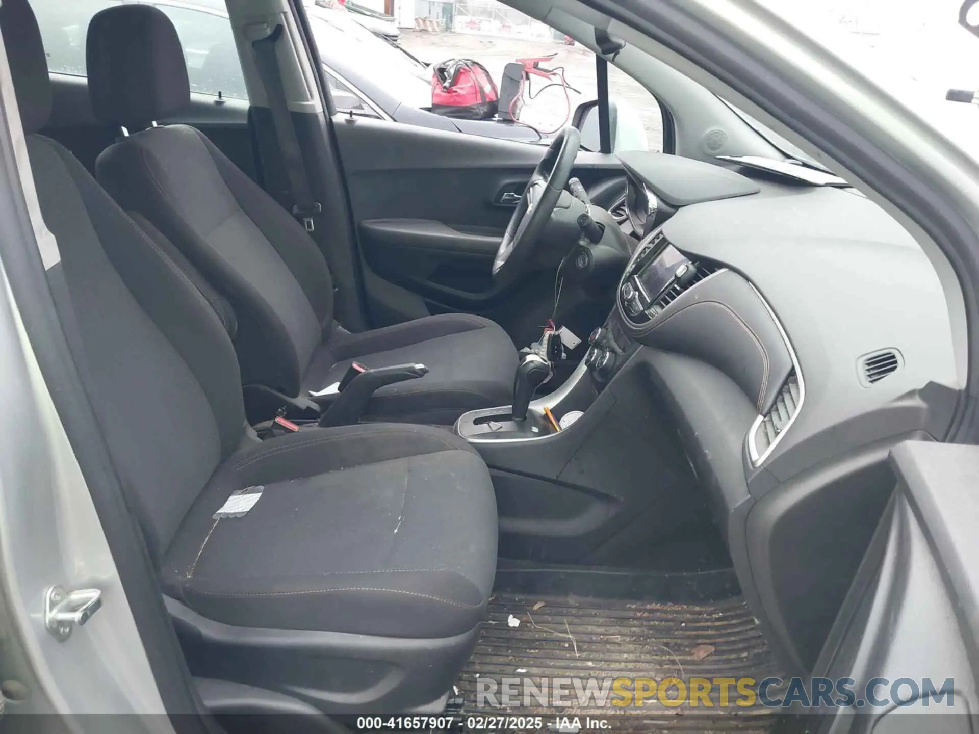 5 Photograph of a damaged car 3GNCJNSBXLL112258 CHEVROLET TRAX 2020