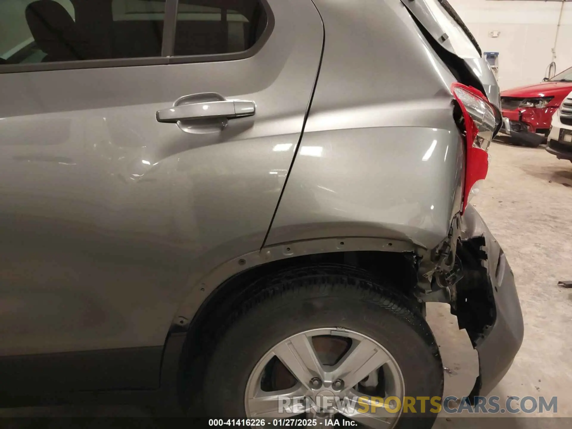 18 Photograph of a damaged car 3GNCJNSBXLL216278 CHEVROLET TRAX 2020