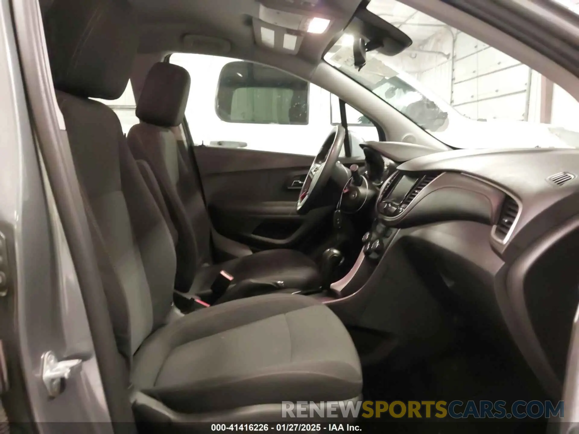 5 Photograph of a damaged car 3GNCJNSBXLL216278 CHEVROLET TRAX 2020