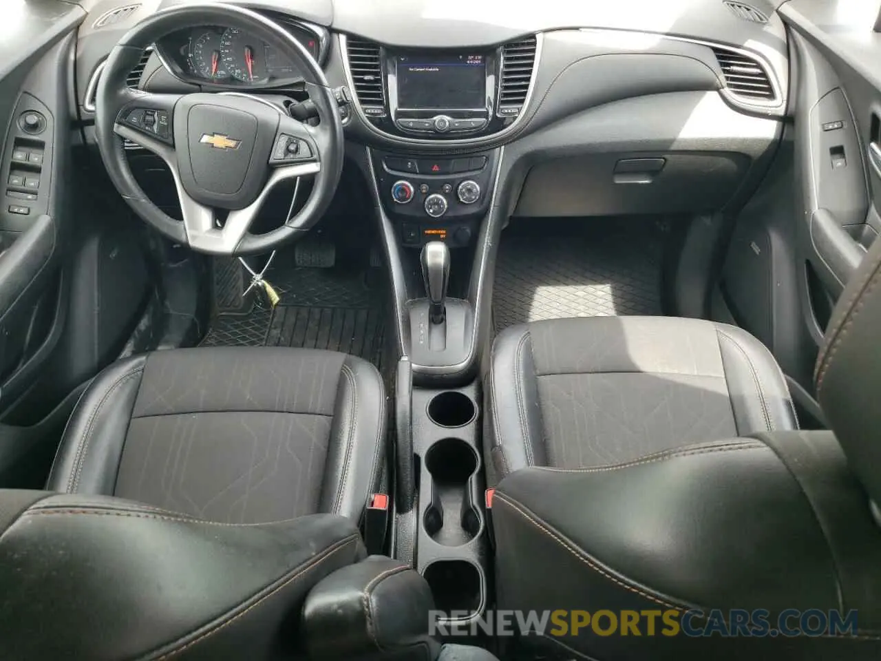 8 Photograph of a damaged car 3GNCJPSB1LL142227 CHEVROLET TRAX 2020