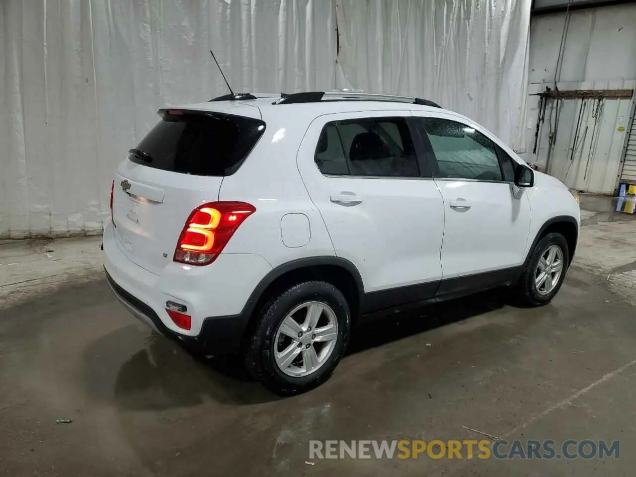 3 Photograph of a damaged car 3GNCJPSB2LL262764 CHEVROLET TRAX 2020