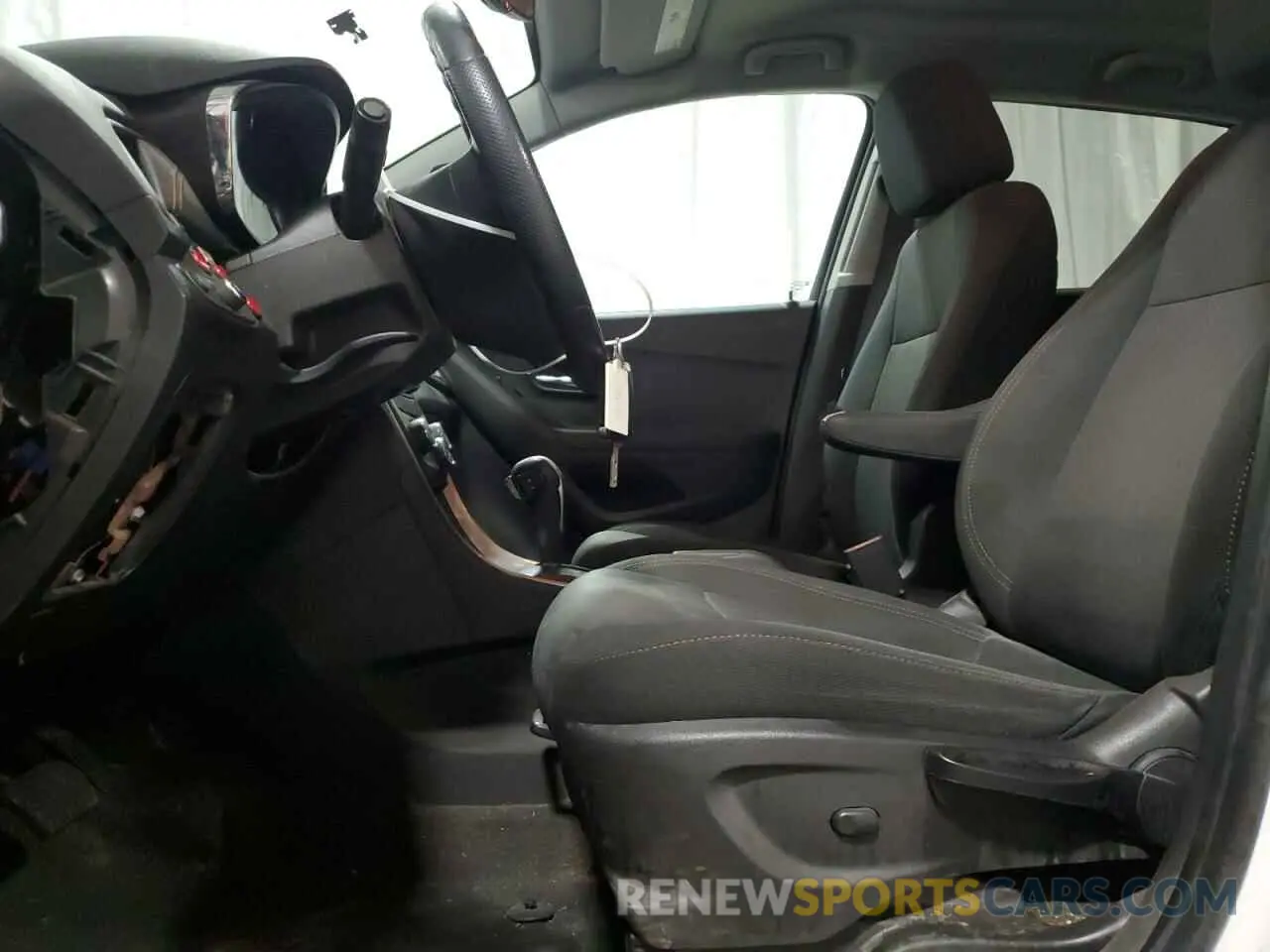 7 Photograph of a damaged car 3GNCJPSB2LL262764 CHEVROLET TRAX 2020