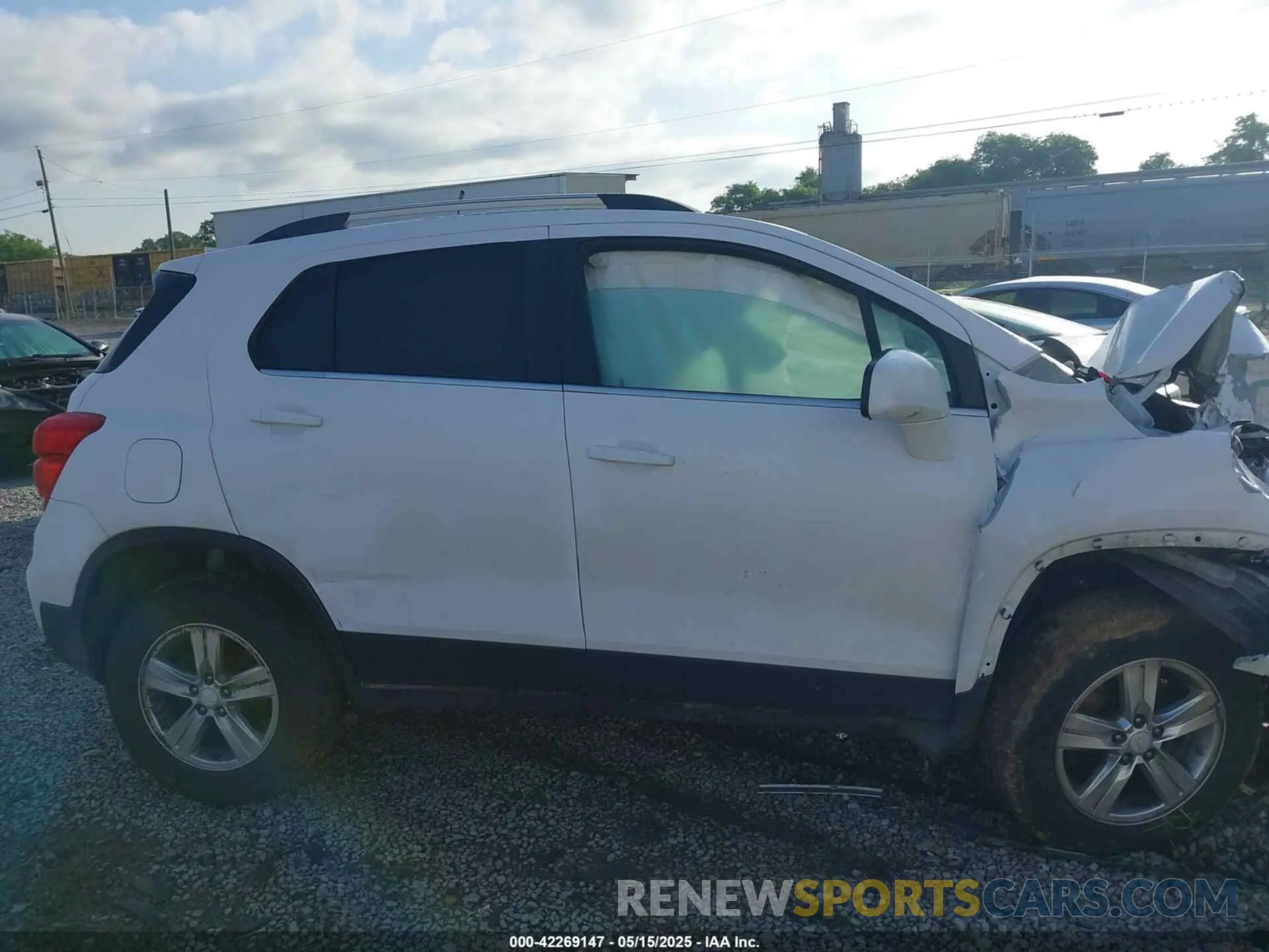 13 Photograph of a damaged car 3GNCJPSB2LL266586 CHEVROLET TRAX 2020