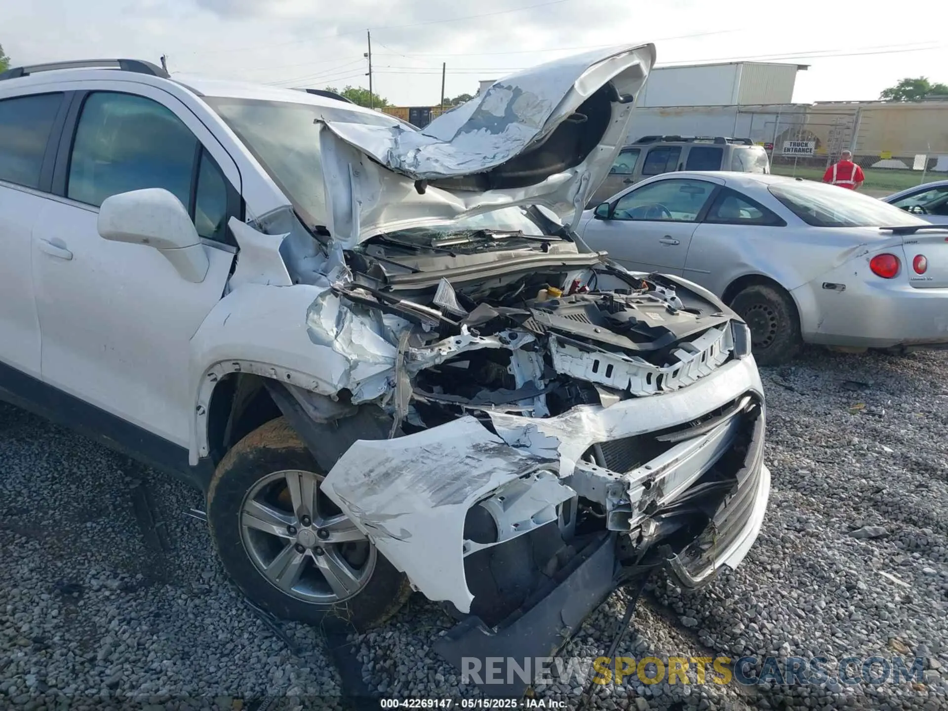 6 Photograph of a damaged car 3GNCJPSB2LL266586 CHEVROLET TRAX 2020
