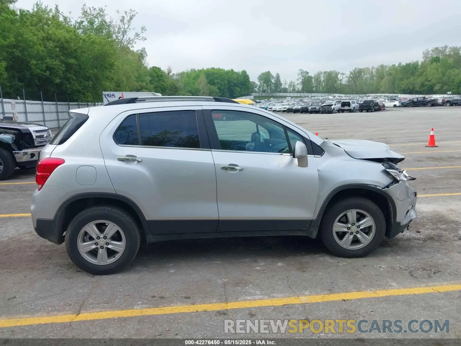 13 Photograph of a damaged car 3GNCJPSB3LL107513 CHEVROLET TRAX 2020