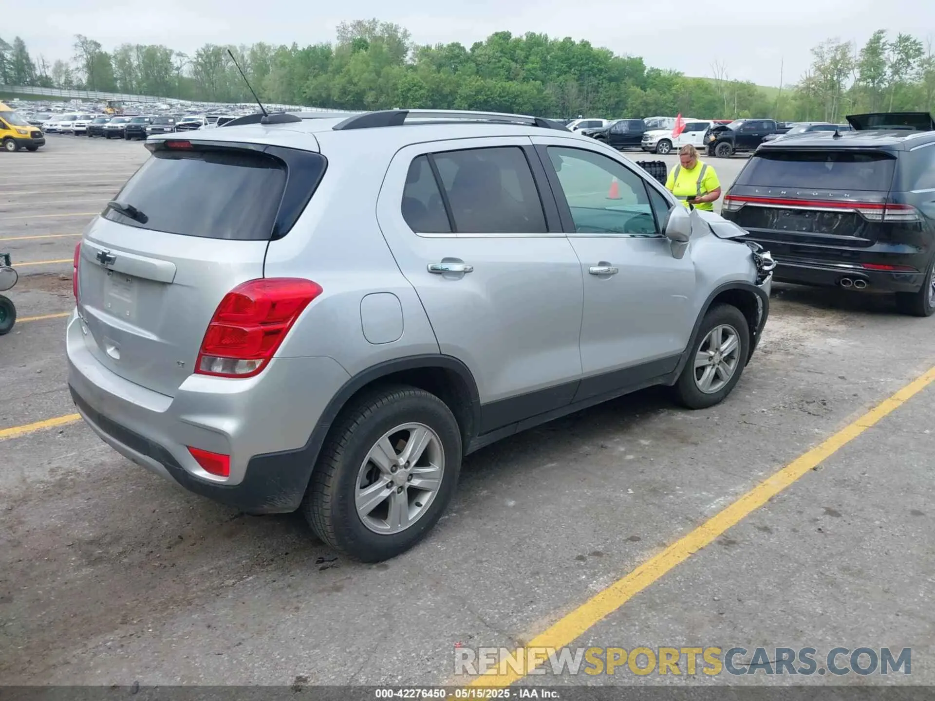 4 Photograph of a damaged car 3GNCJPSB3LL107513 CHEVROLET TRAX 2020
