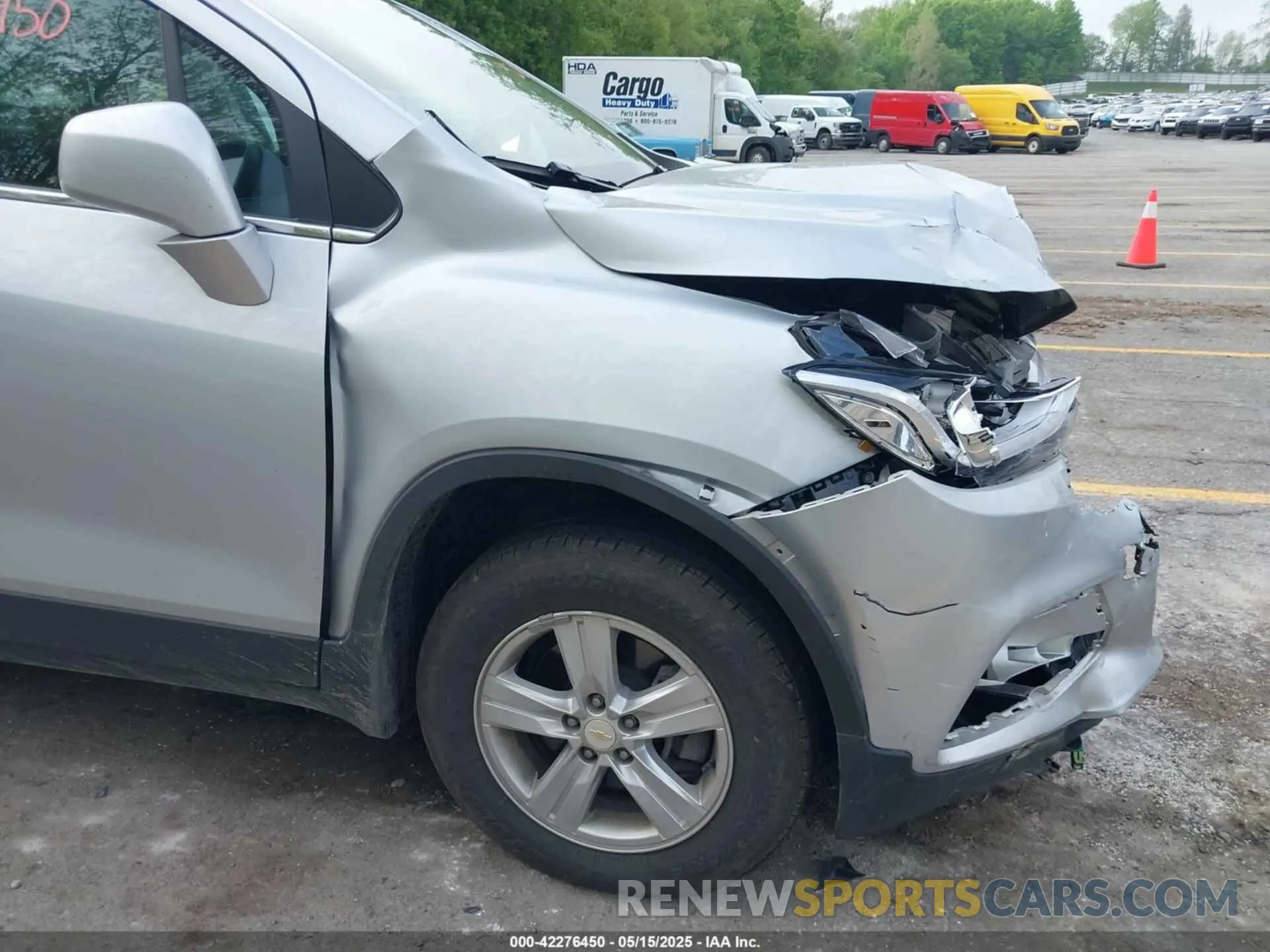 6 Photograph of a damaged car 3GNCJPSB3LL107513 CHEVROLET TRAX 2020