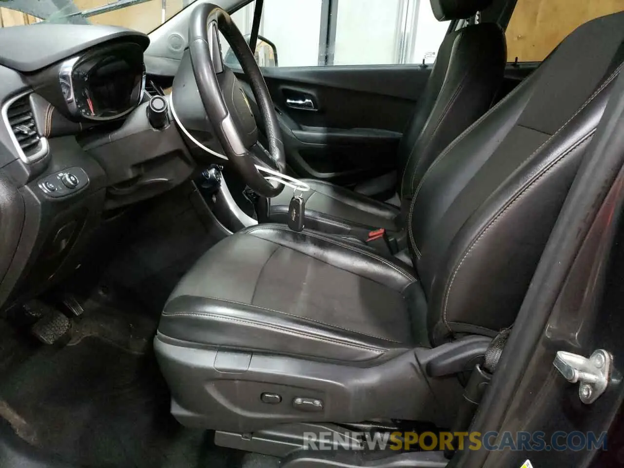 7 Photograph of a damaged car 3GNCJPSB3LL252695 CHEVROLET TRAX 2020