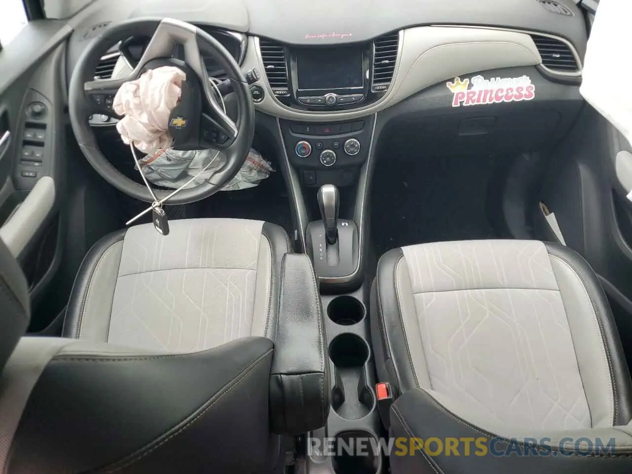8 Photograph of a damaged car 3GNCJPSB3LL282666 CHEVROLET TRAX 2020