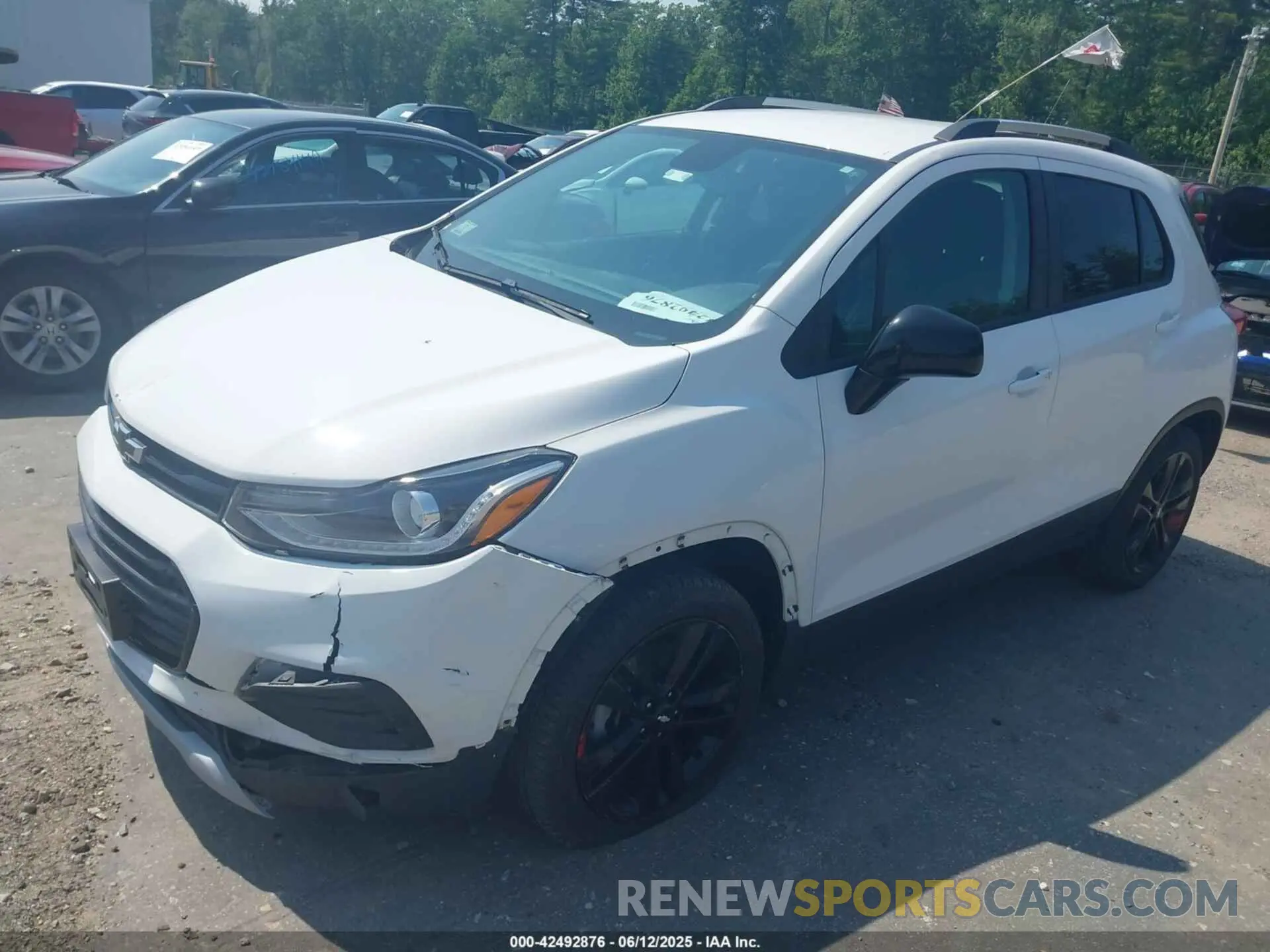 2 Photograph of a damaged car 3GNCJPSB3LL302317 CHEVROLET TRAX 2020