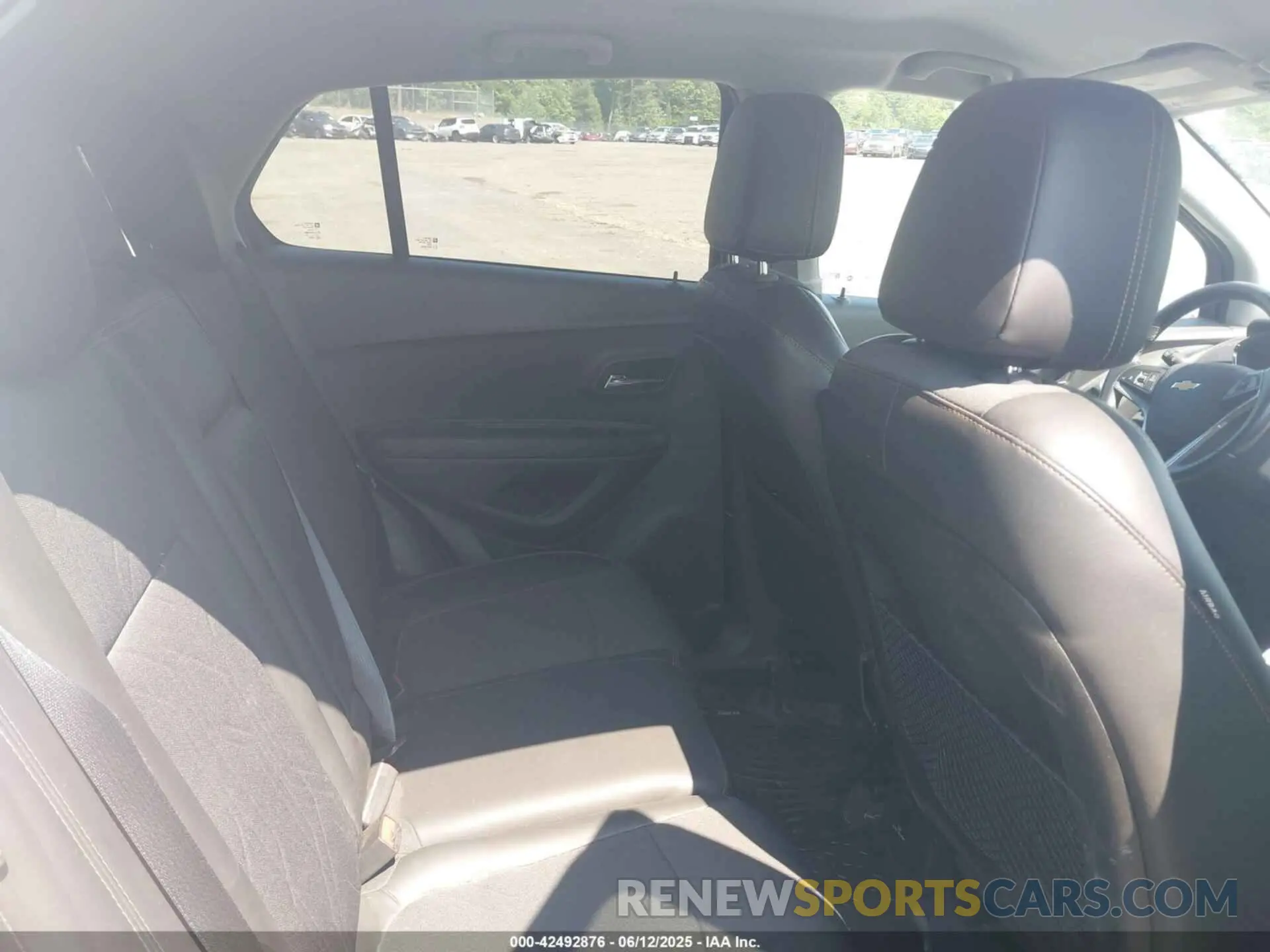 8 Photograph of a damaged car 3GNCJPSB3LL302317 CHEVROLET TRAX 2020