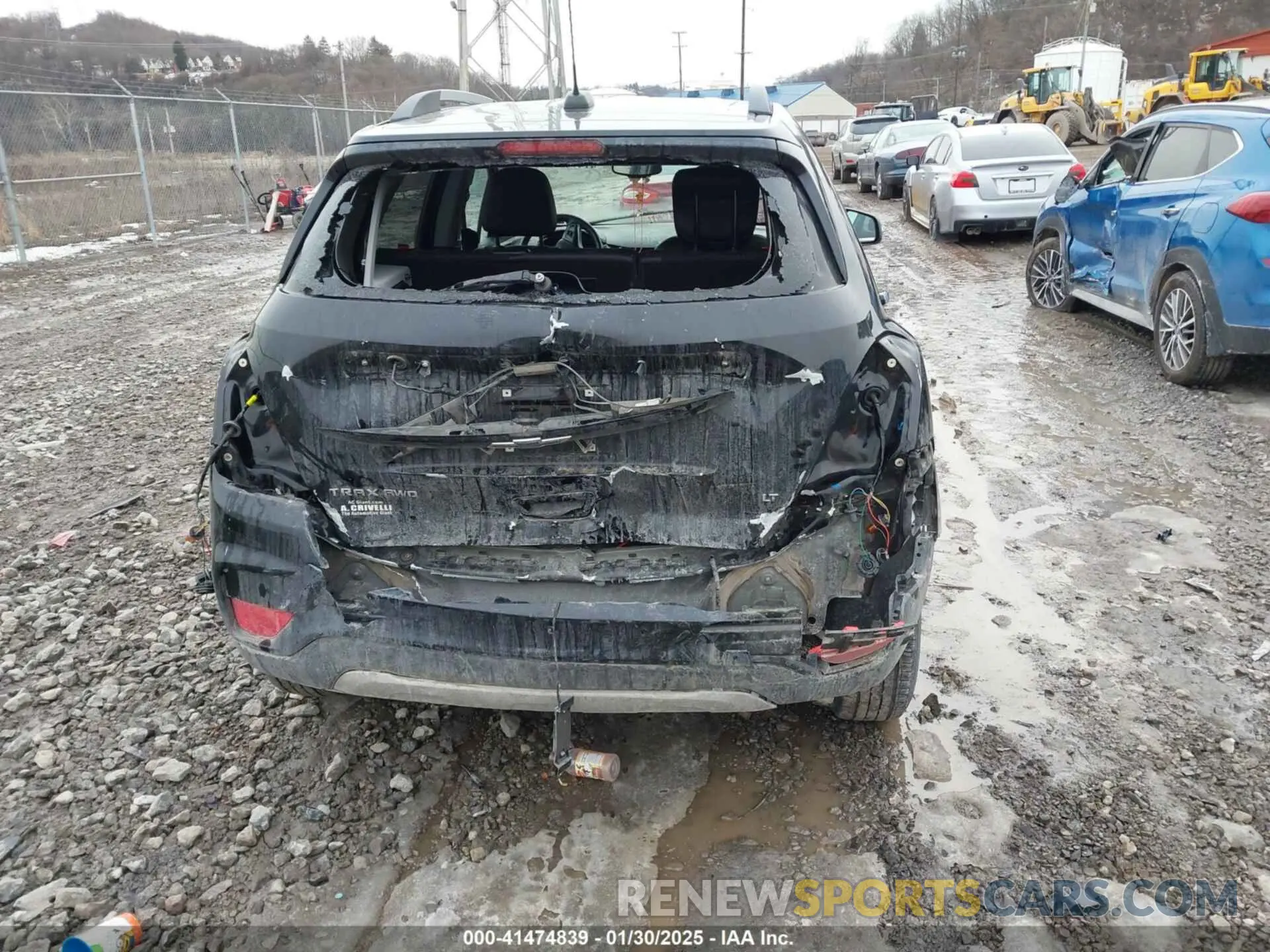 17 Photograph of a damaged car 3GNCJPSB3LL334300 CHEVROLET TRAX 2020