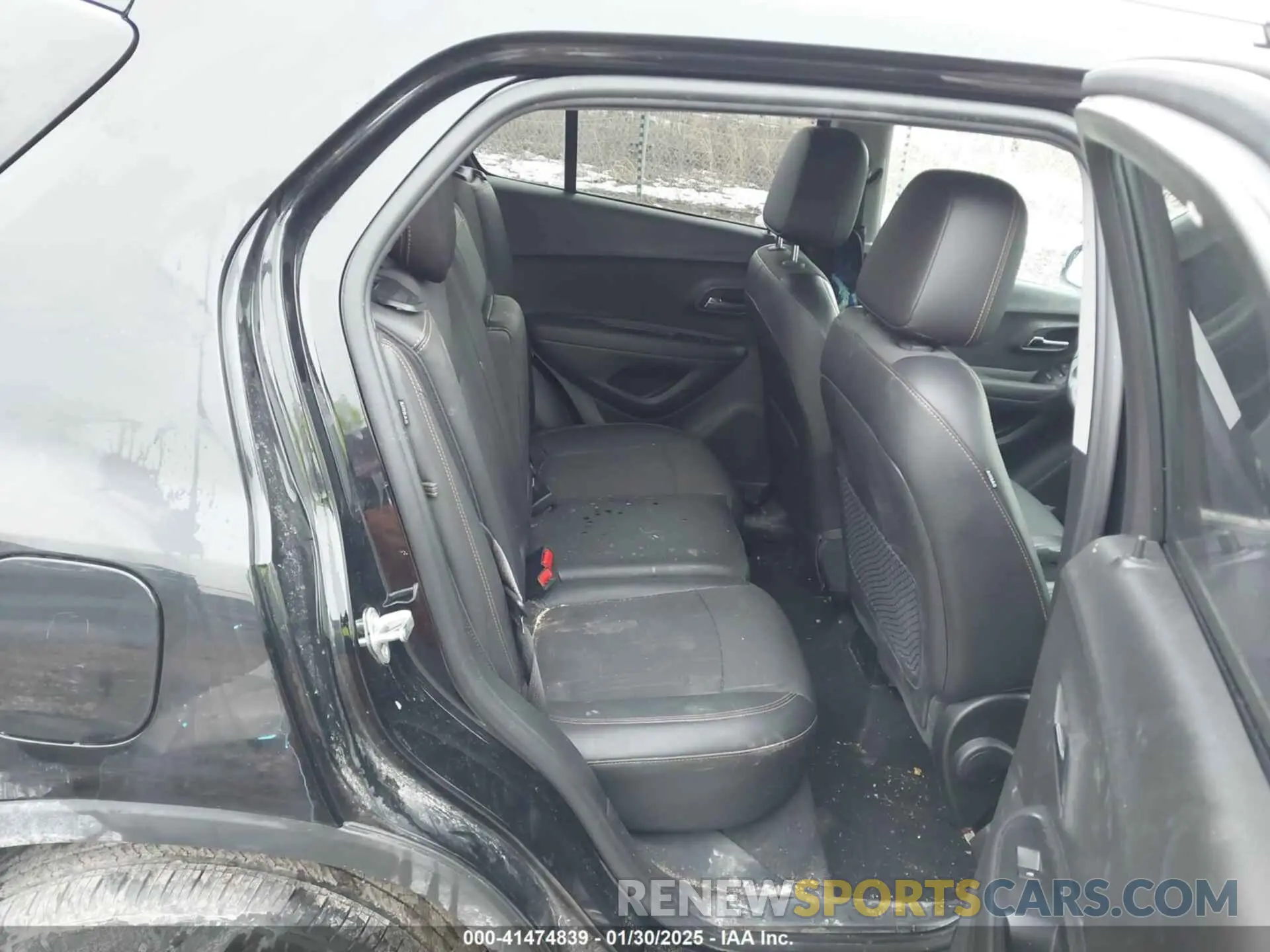 8 Photograph of a damaged car 3GNCJPSB3LL334300 CHEVROLET TRAX 2020