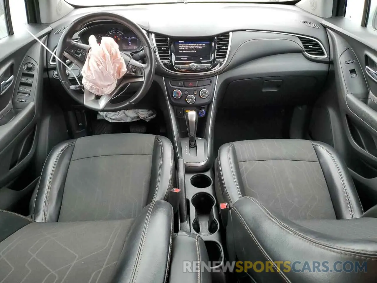 8 Photograph of a damaged car 3GNCJPSB5LL212425 CHEVROLET TRAX 2020