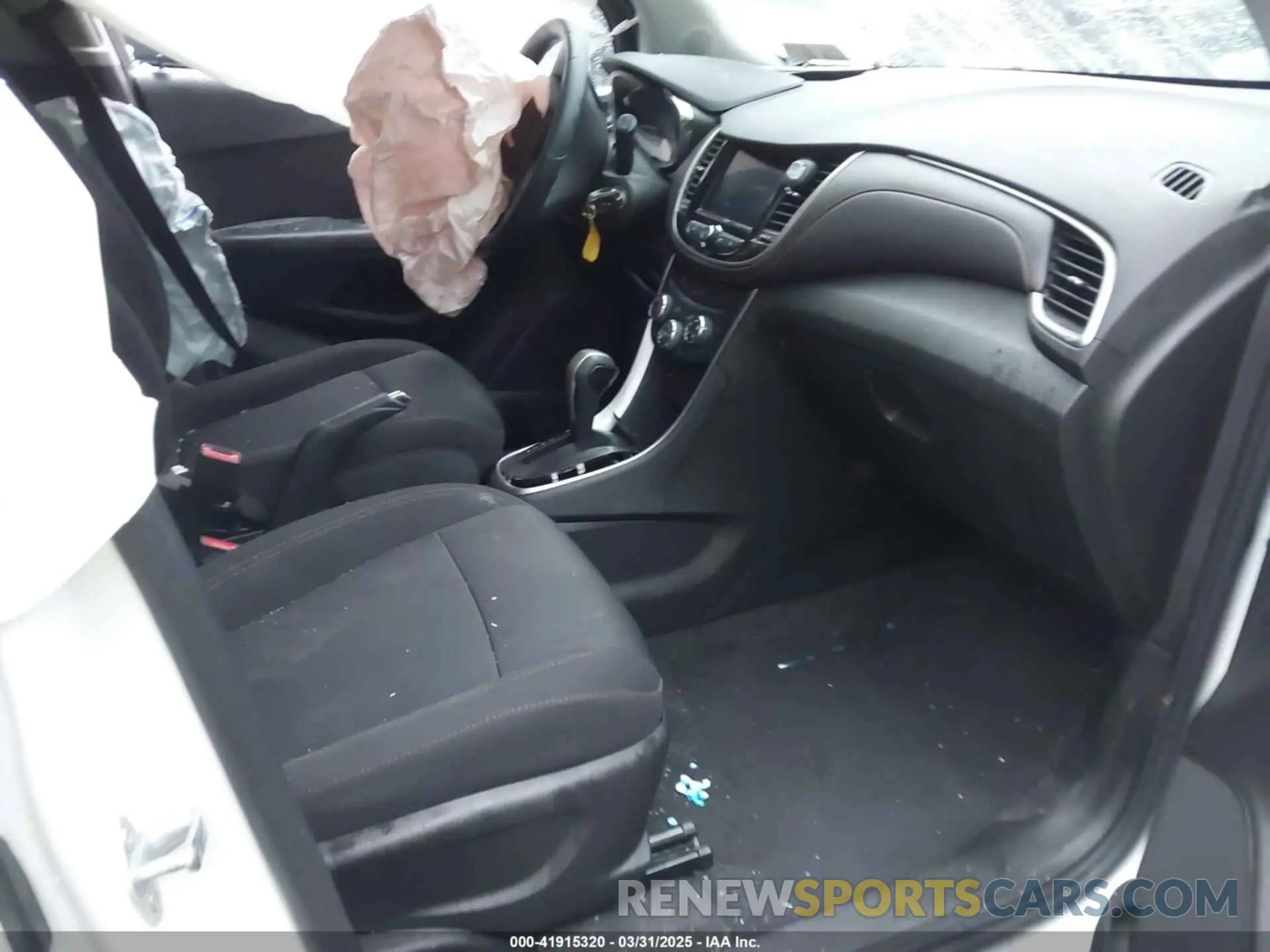 5 Photograph of a damaged car 3GNCJPSB6LL185803 CHEVROLET TRAX 2020