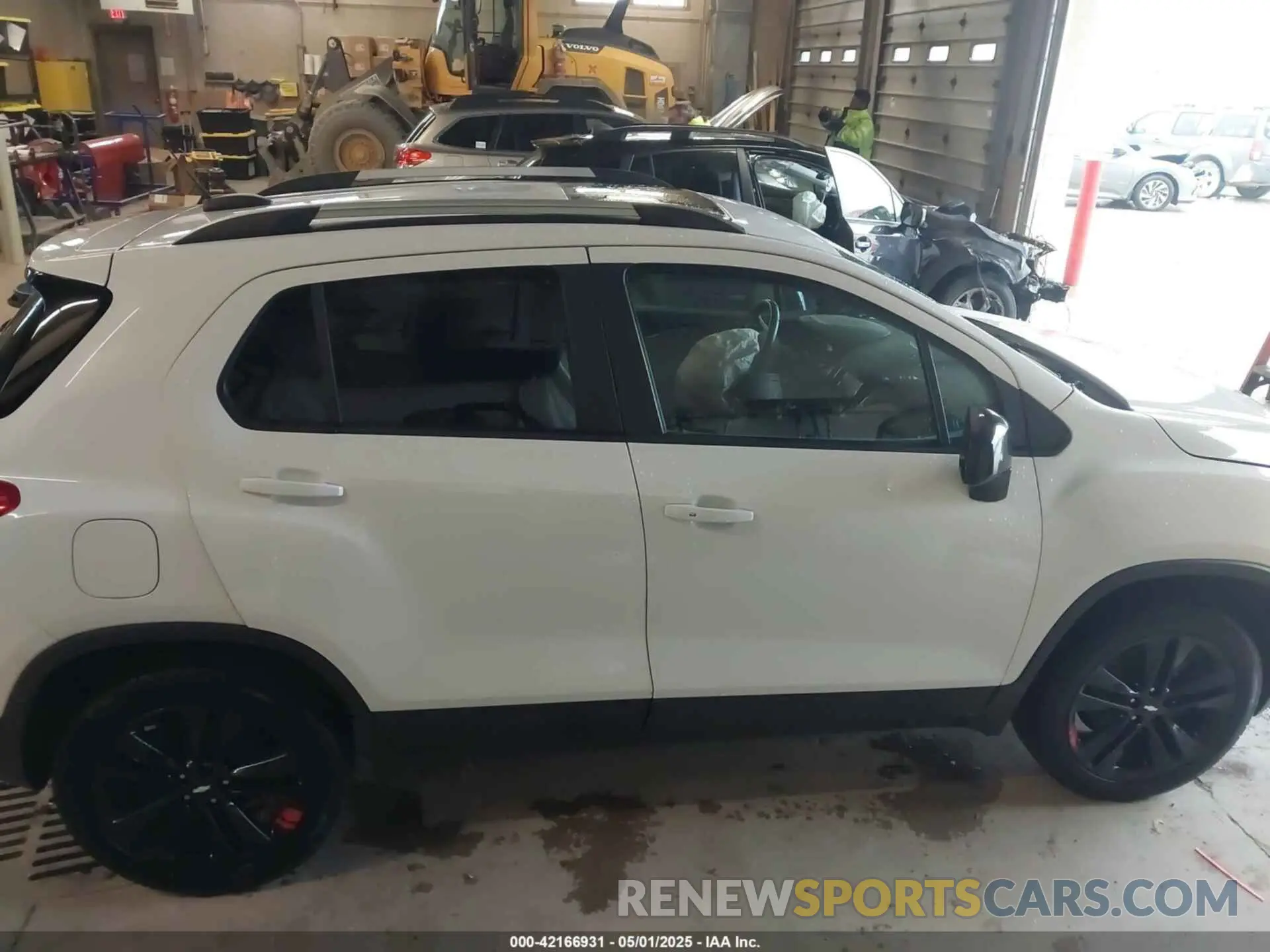 13 Photograph of a damaged car 3GNCJPSB6LL221389 CHEVROLET TRAX 2020
