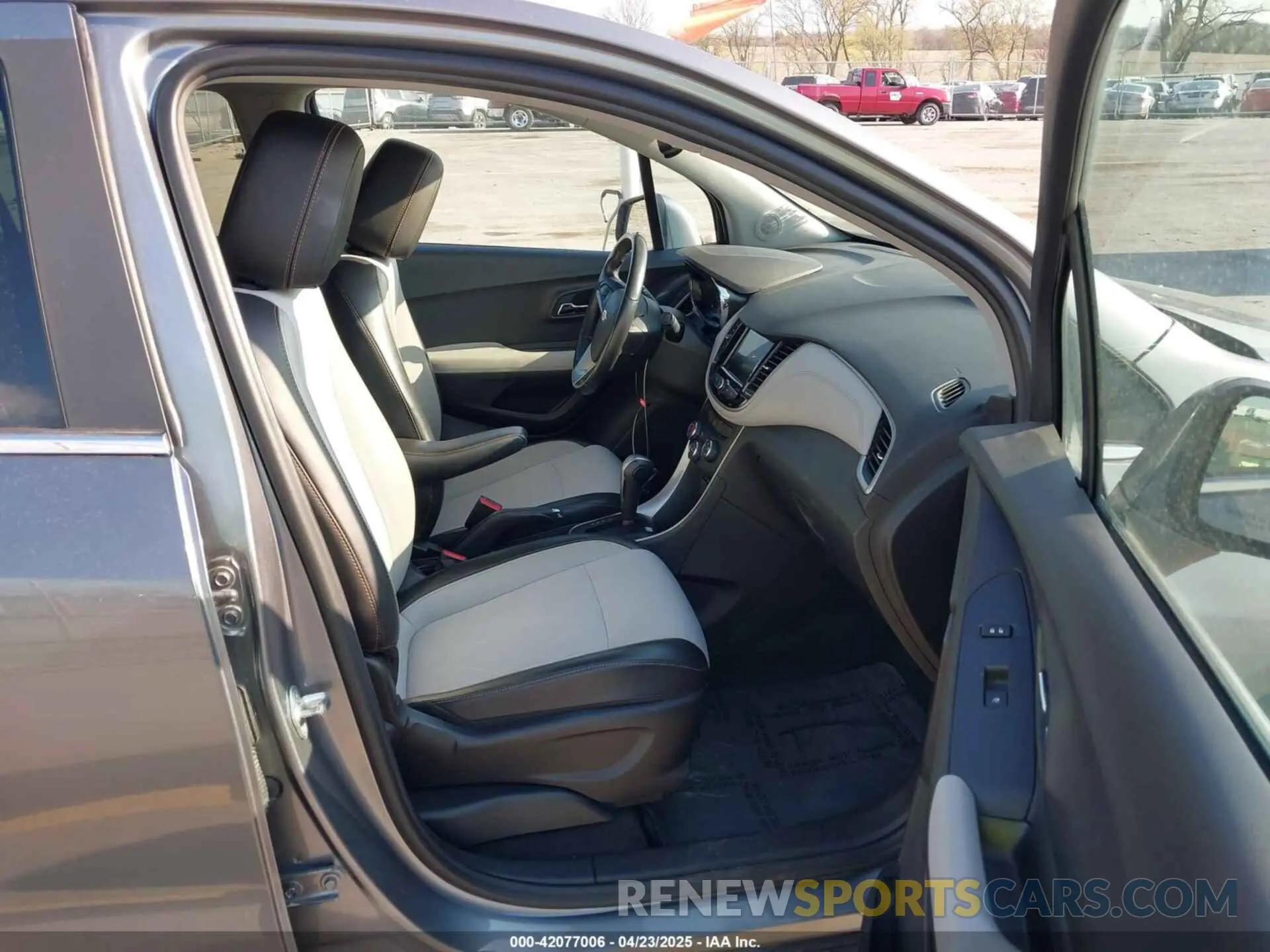 5 Photograph of a damaged car 3GNCJPSB7LL150297 CHEVROLET TRAX 2020