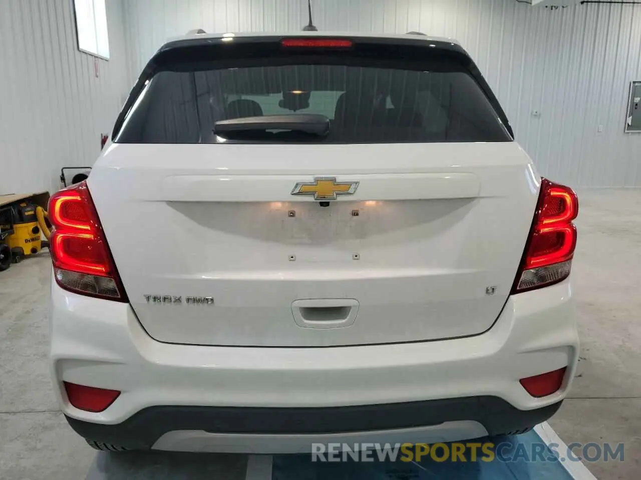 6 Photograph of a damaged car 3GNCJPSB7LL335336 CHEVROLET TRAX 2020