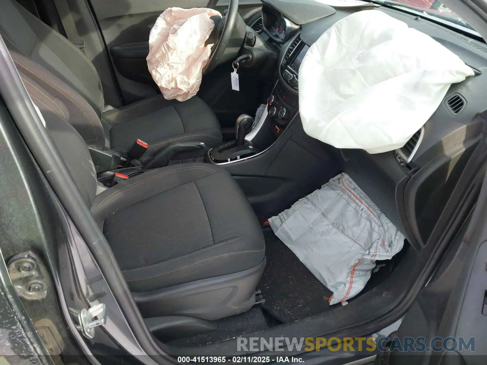 5 Photograph of a damaged car 3GNCJPSB8LL215397 CHEVROLET TRAX 2020