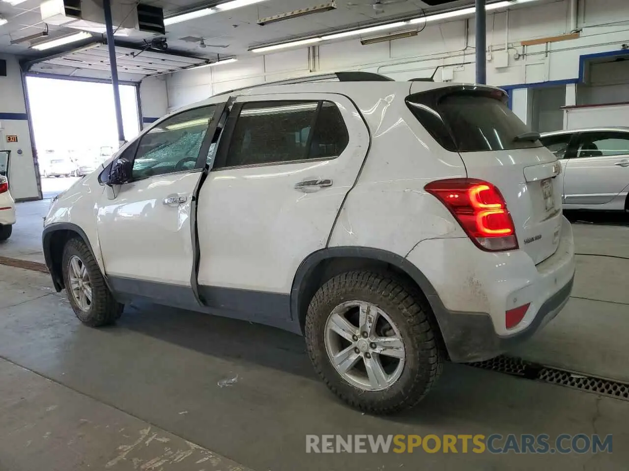 2 Photograph of a damaged car 3GNCJPSB8LL277740 CHEVROLET TRAX 2020