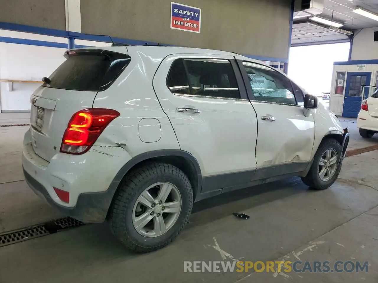 3 Photograph of a damaged car 3GNCJPSB8LL277740 CHEVROLET TRAX 2020