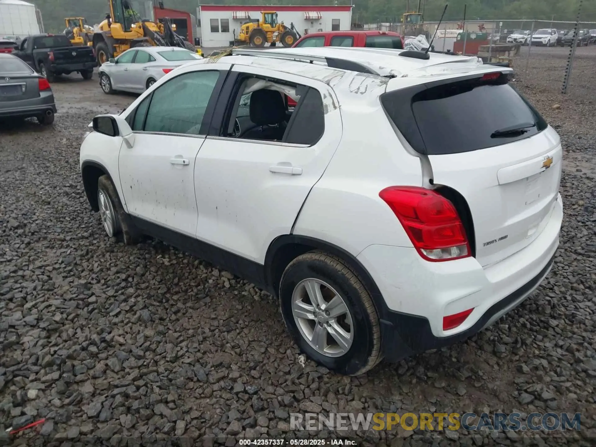 3 Photograph of a damaged car 3GNCJPSB9LL155372 CHEVROLET TRAX 2020