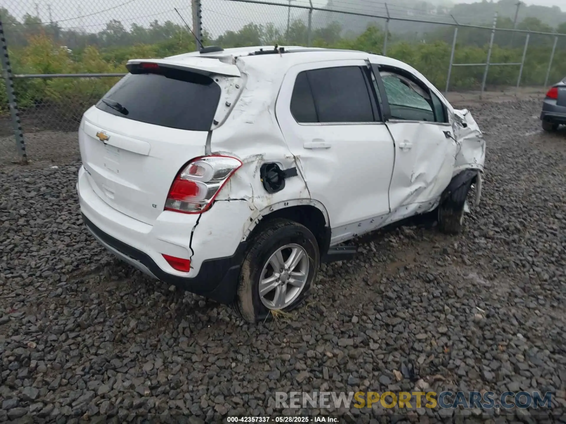4 Photograph of a damaged car 3GNCJPSB9LL155372 CHEVROLET TRAX 2020