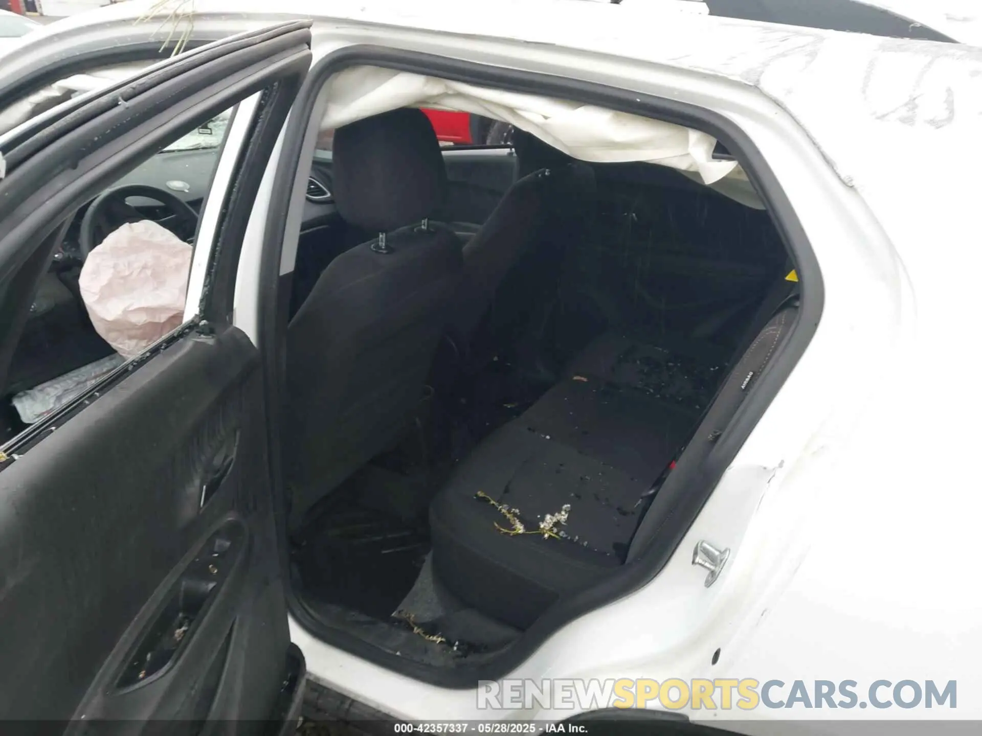 8 Photograph of a damaged car 3GNCJPSB9LL155372 CHEVROLET TRAX 2020