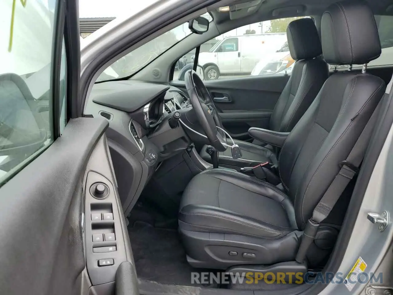 7 Photograph of a damaged car 3GNCJPSB9LL198867 CHEVROLET TRAX 2020