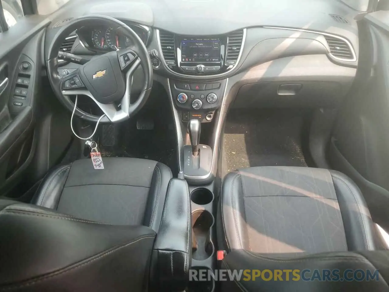 8 Photograph of a damaged car 3GNCJPSB9LL331109 CHEVROLET TRAX 2020