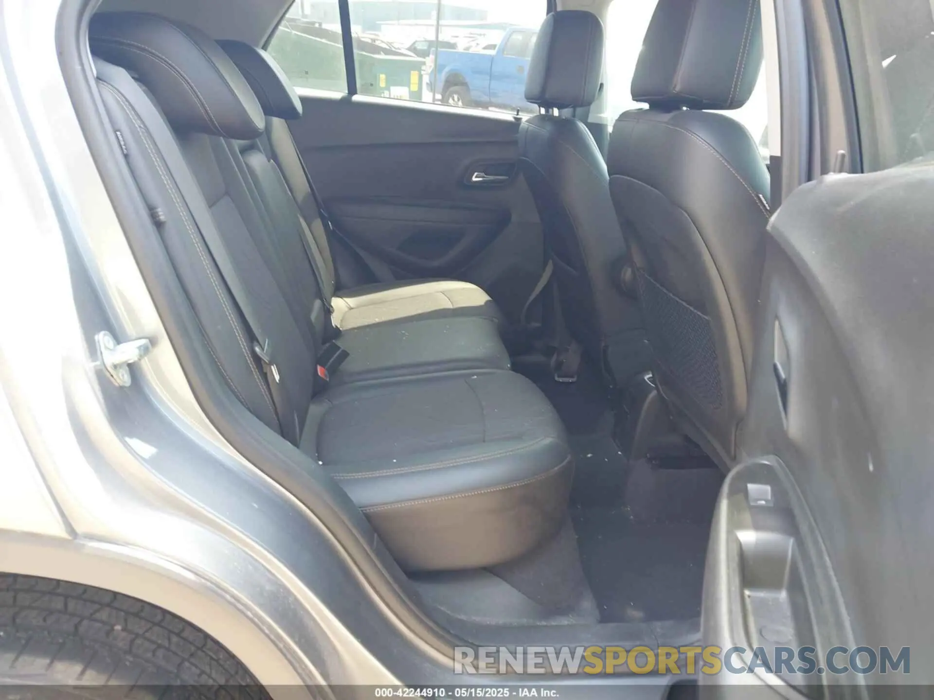 8 Photograph of a damaged car 3GNCJPSBXLL275553 CHEVROLET TRAX 2020
