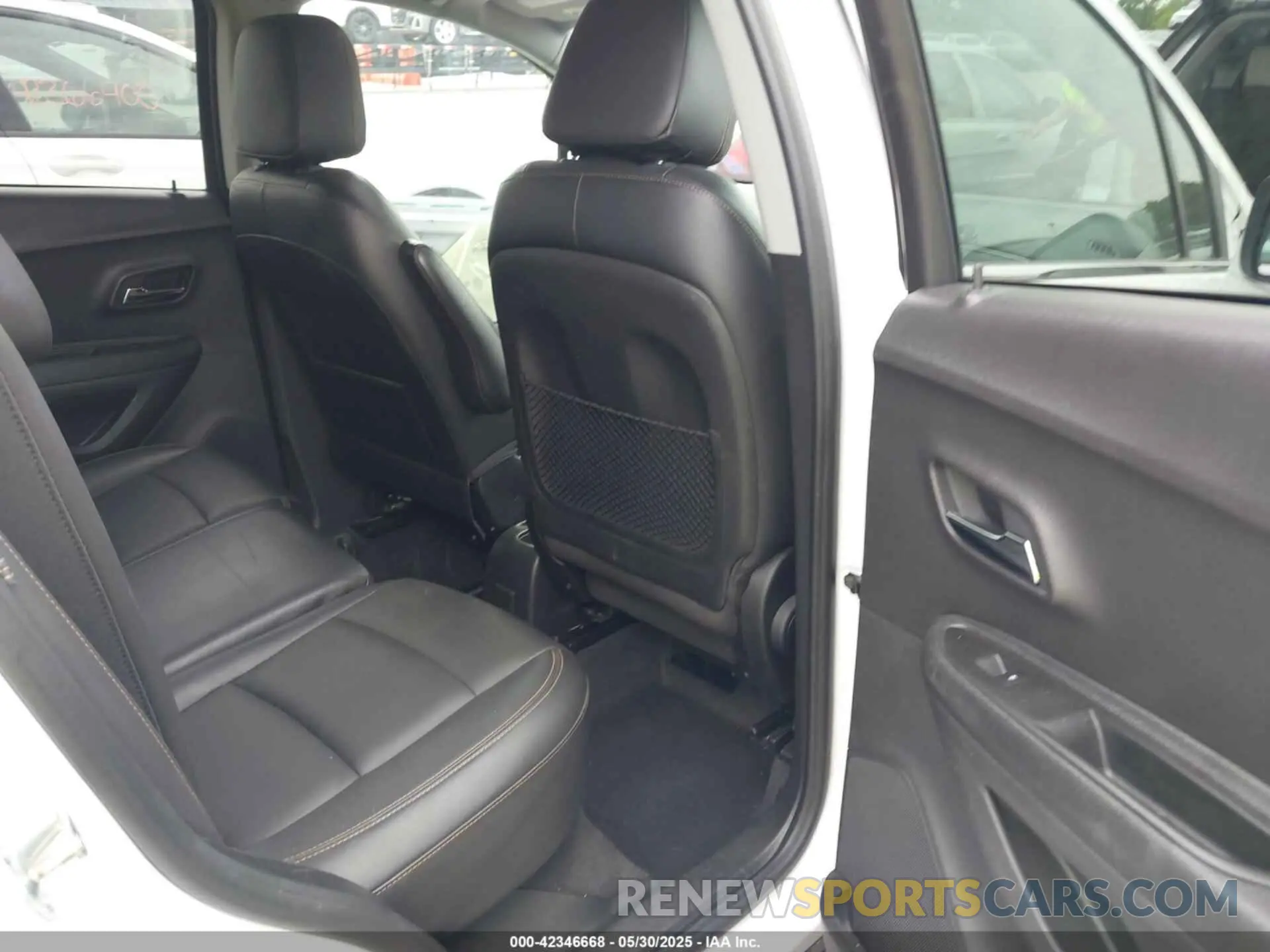 8 Photograph of a damaged car 3GNCJRSB0LL196680 CHEVROLET TRAX 2020