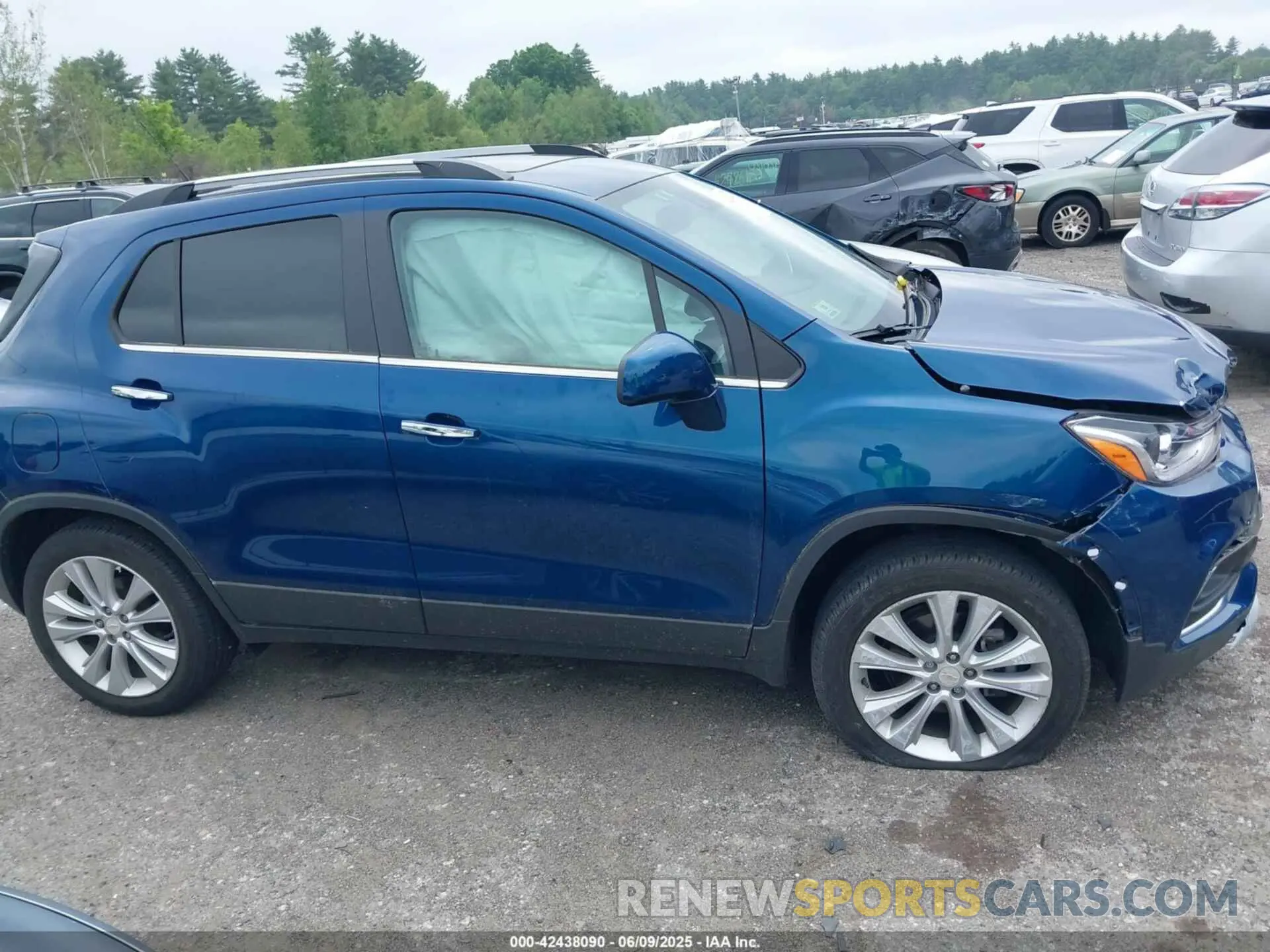 13 Photograph of a damaged car 3GNCJRSB1LL249645 CHEVROLET TRAX 2020