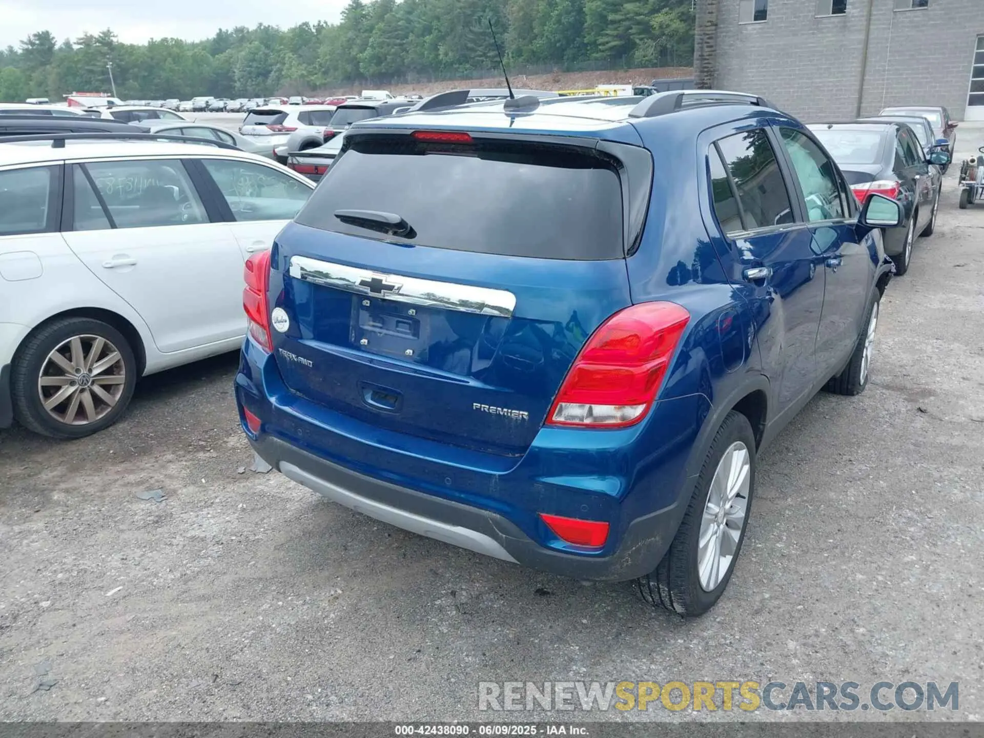 4 Photograph of a damaged car 3GNCJRSB1LL249645 CHEVROLET TRAX 2020