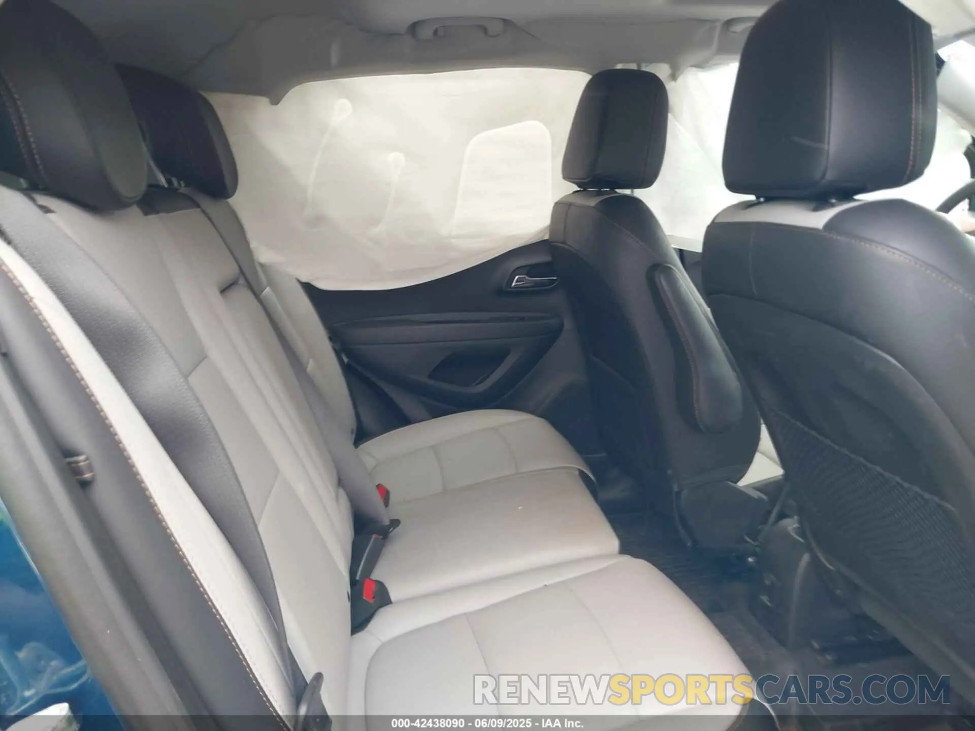 8 Photograph of a damaged car 3GNCJRSB1LL249645 CHEVROLET TRAX 2020