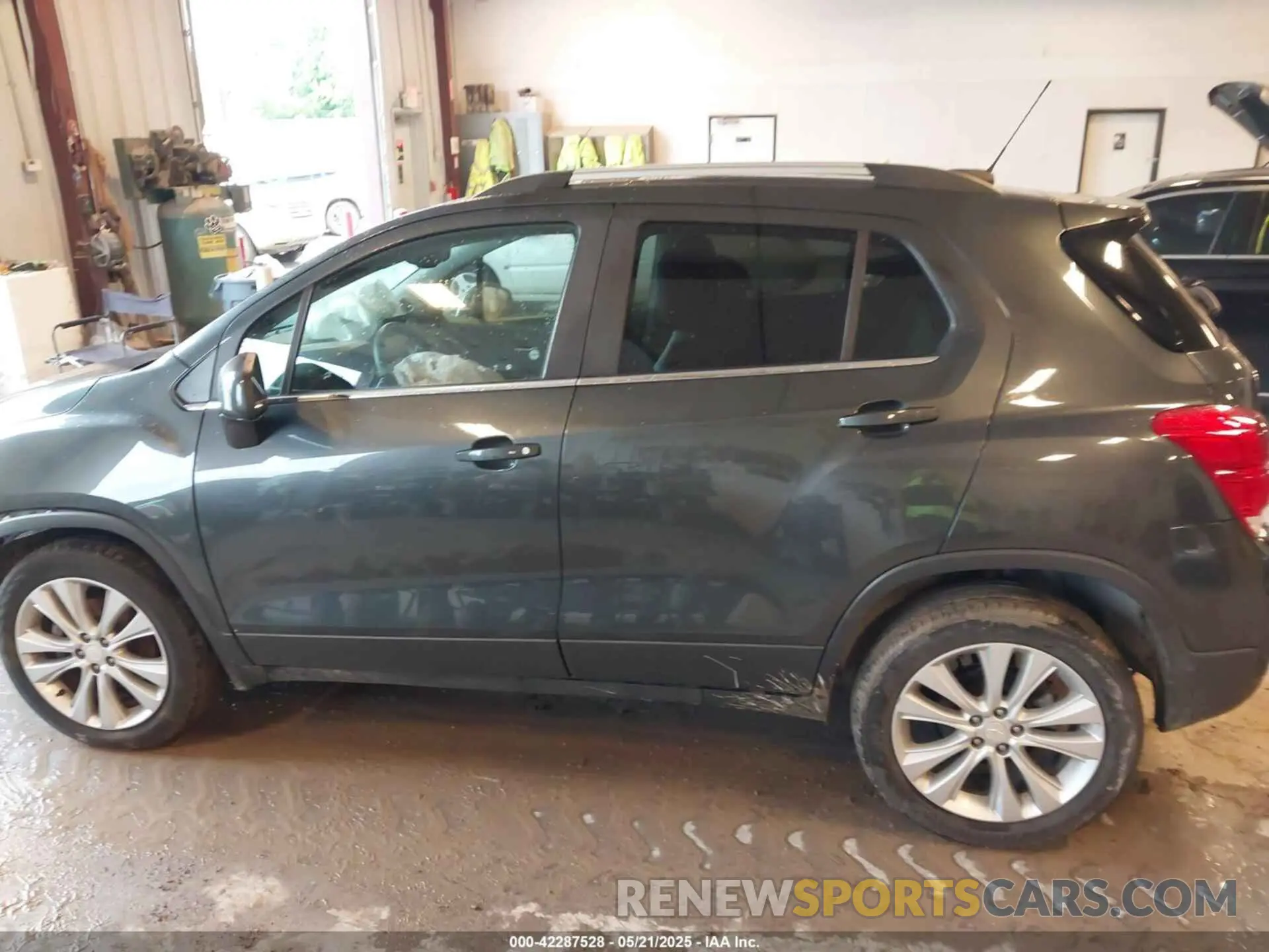 14 Photograph of a damaged car 3GNCJRSB2LL111354 CHEVROLET TRAX 2020