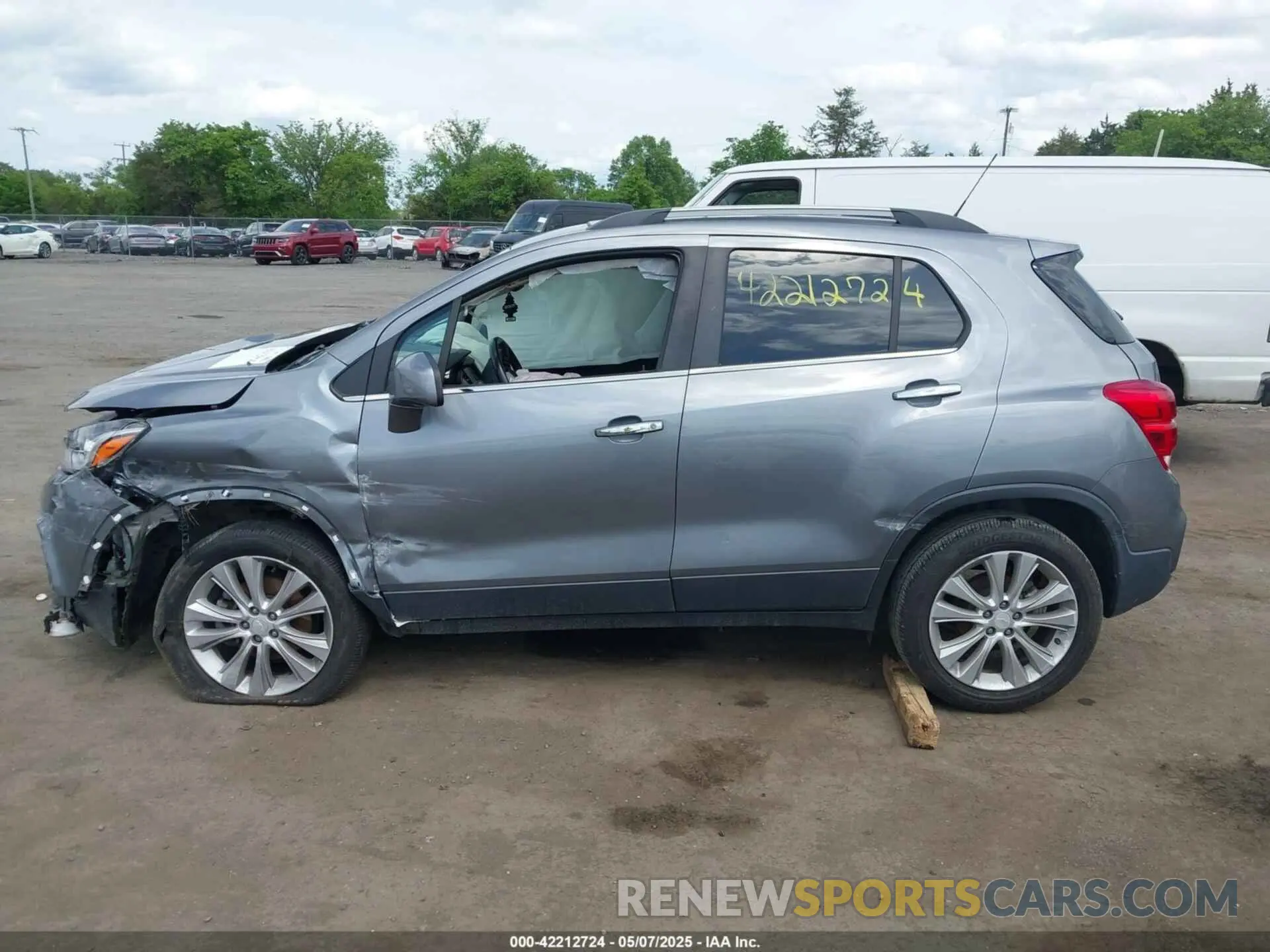 13 Photograph of a damaged car 3GNCJRSB2LL140689 CHEVROLET TRAX 2020
