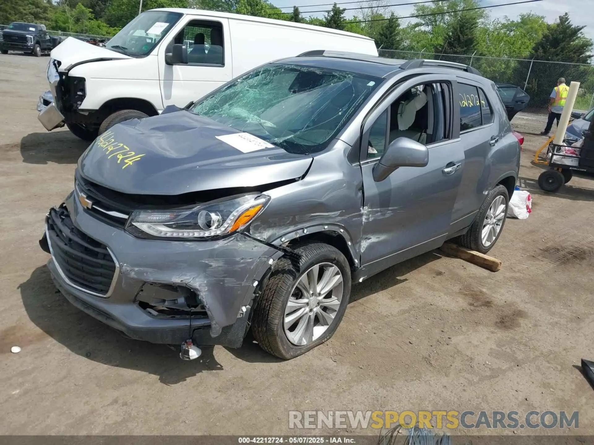 2 Photograph of a damaged car 3GNCJRSB2LL140689 CHEVROLET TRAX 2020