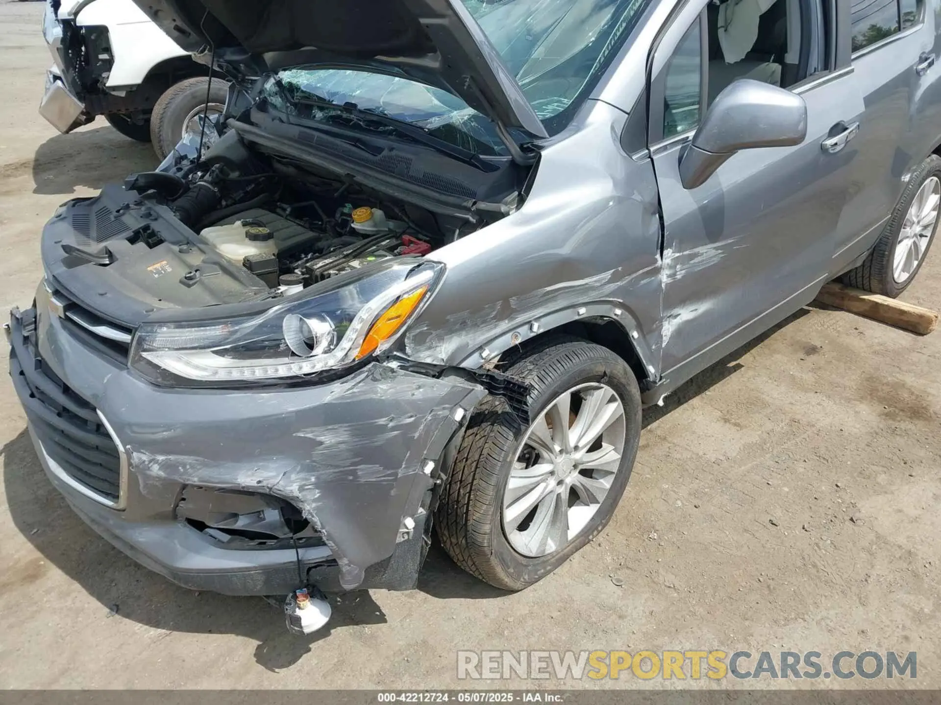6 Photograph of a damaged car 3GNCJRSB2LL140689 CHEVROLET TRAX 2020