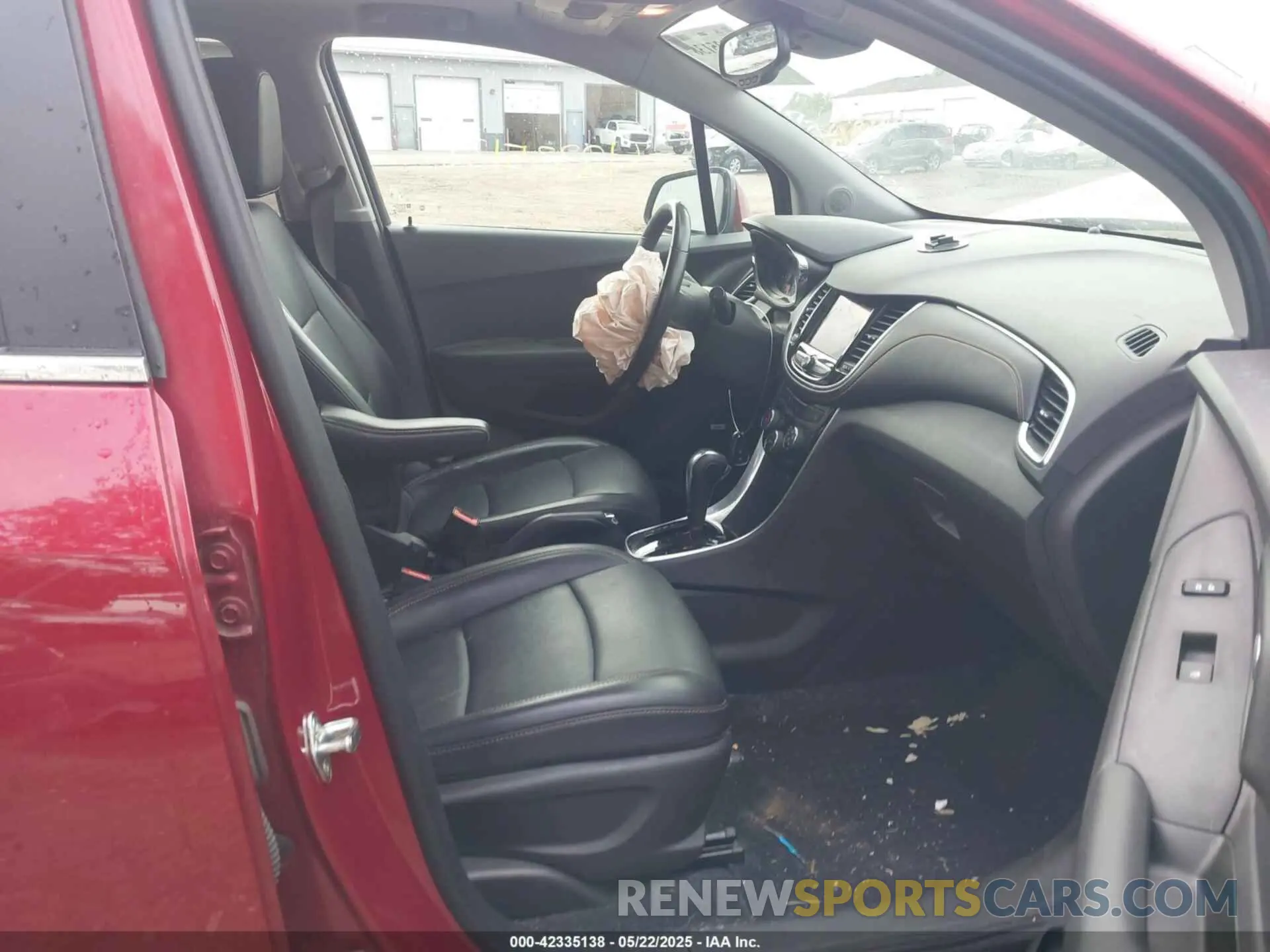 5 Photograph of a damaged car 3GNCJRSB4LL237702 CHEVROLET TRAX 2020