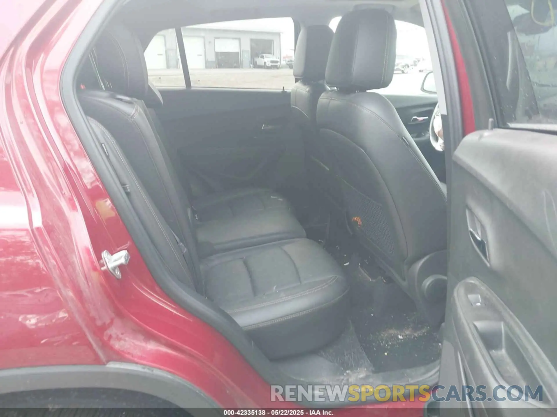 8 Photograph of a damaged car 3GNCJRSB4LL237702 CHEVROLET TRAX 2020