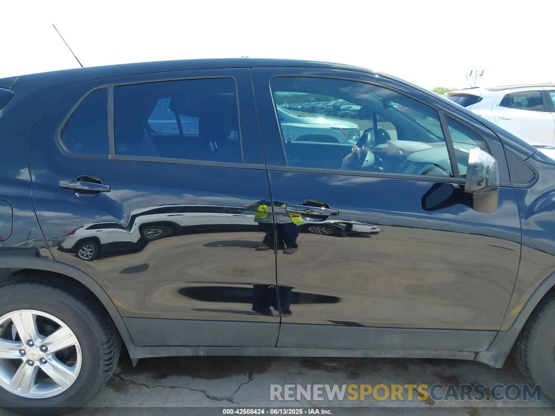 14 Photograph of a damaged car KL7CJKSB0LB073346 CHEVROLET TRAX 2020