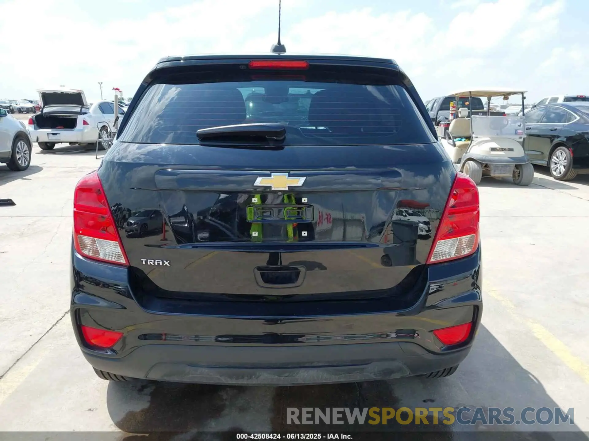 17 Photograph of a damaged car KL7CJKSB0LB073346 CHEVROLET TRAX 2020