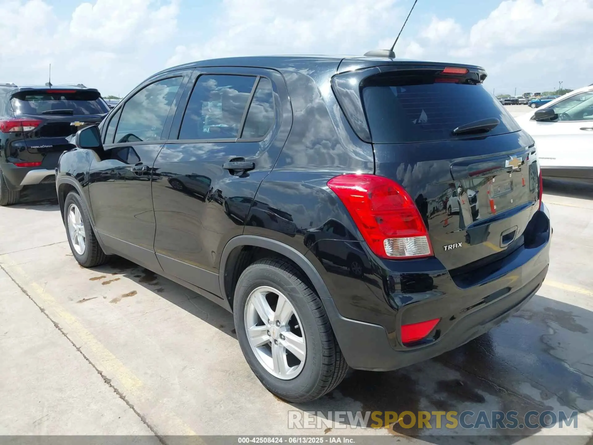 3 Photograph of a damaged car KL7CJKSB0LB073346 CHEVROLET TRAX 2020