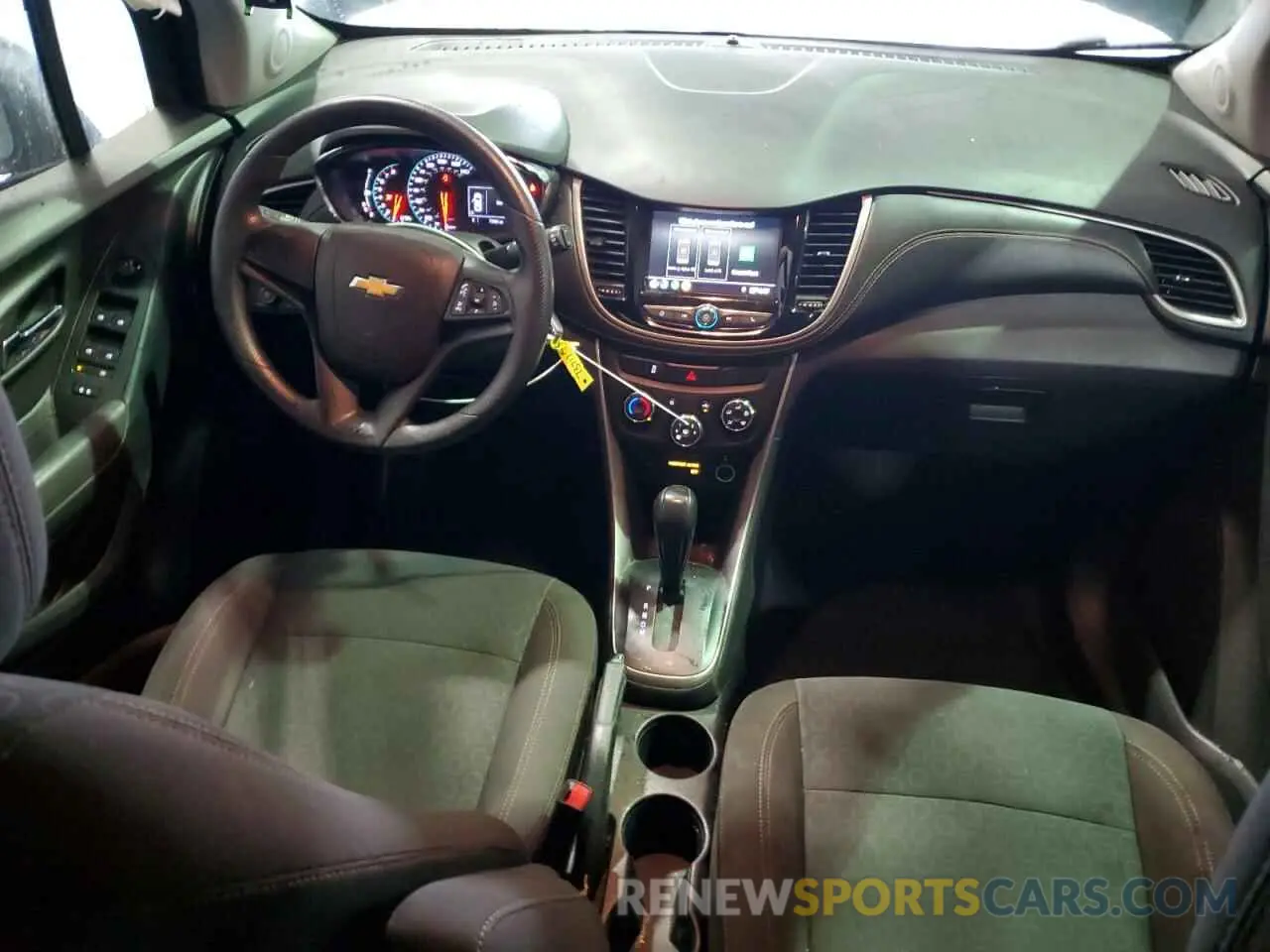 8 Photograph of a damaged car KL7CJKSB0LB092401 CHEVROLET TRAX 2020